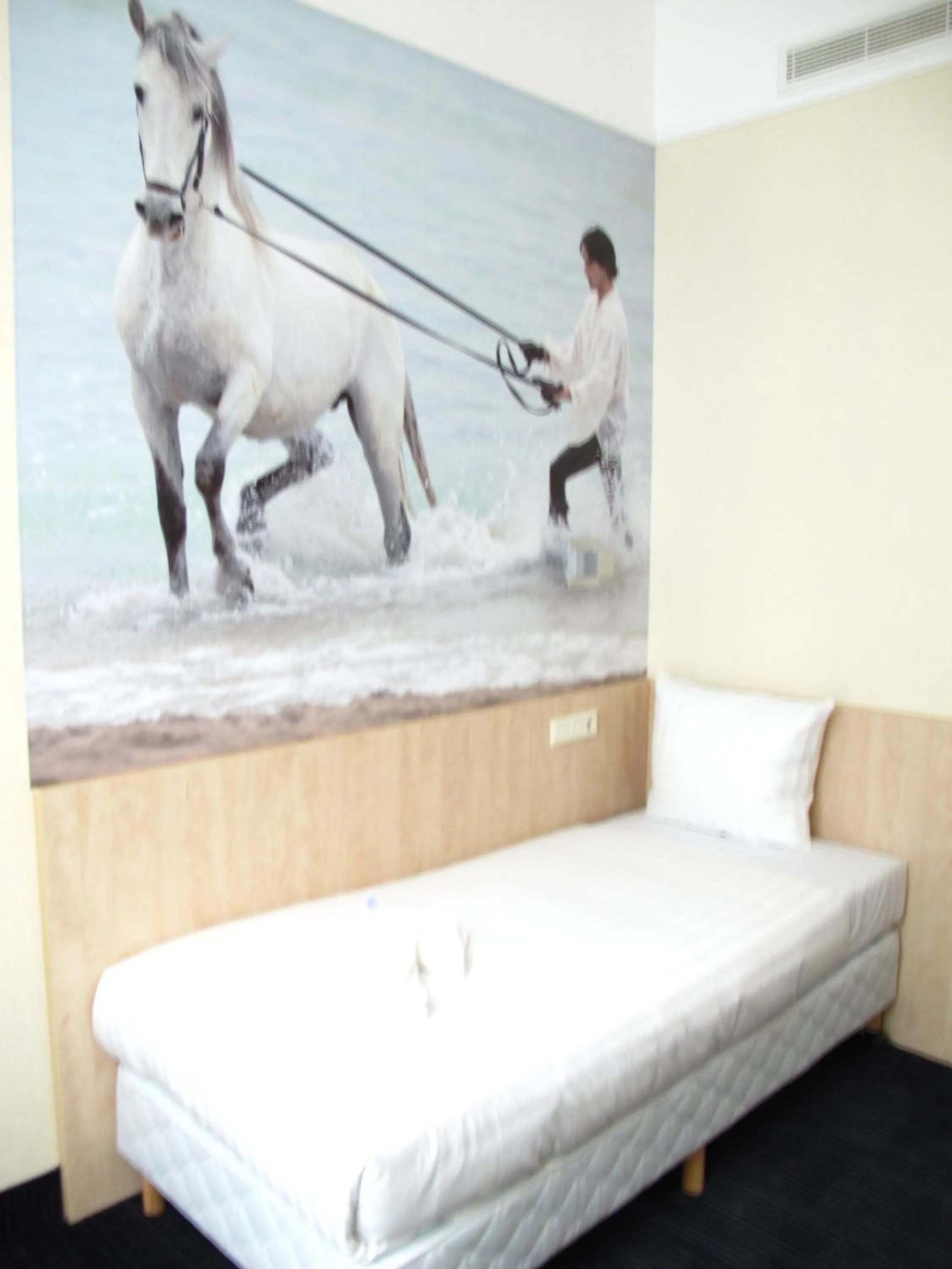 Bed in Hotel Iron Horse Amsterdam