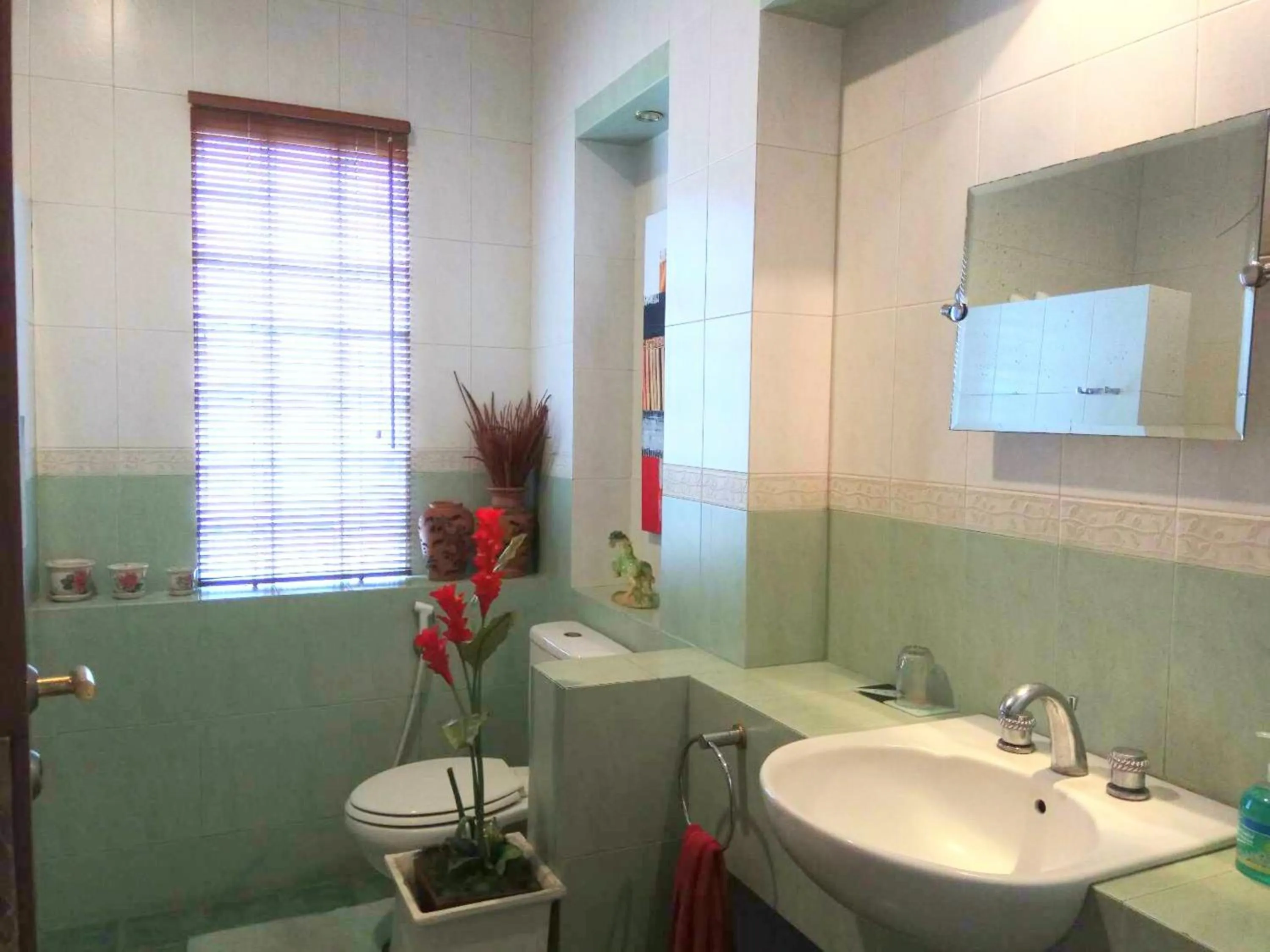 Bathroom in GK Gallery Rumah Sewa