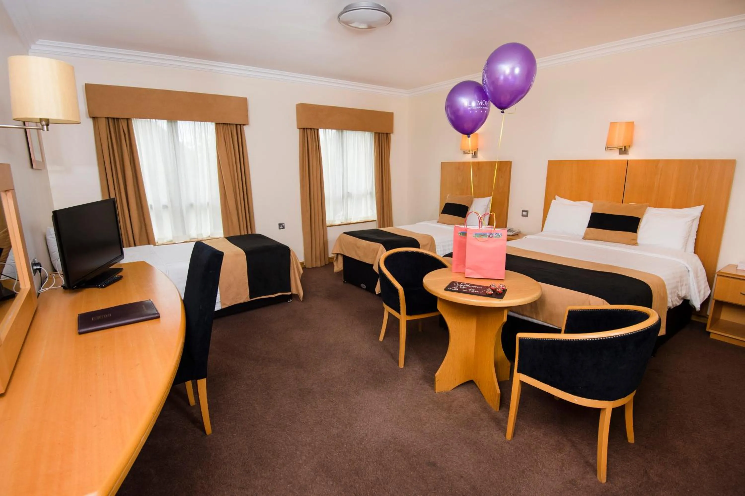 Bed in La Mon Hotel & Country Club