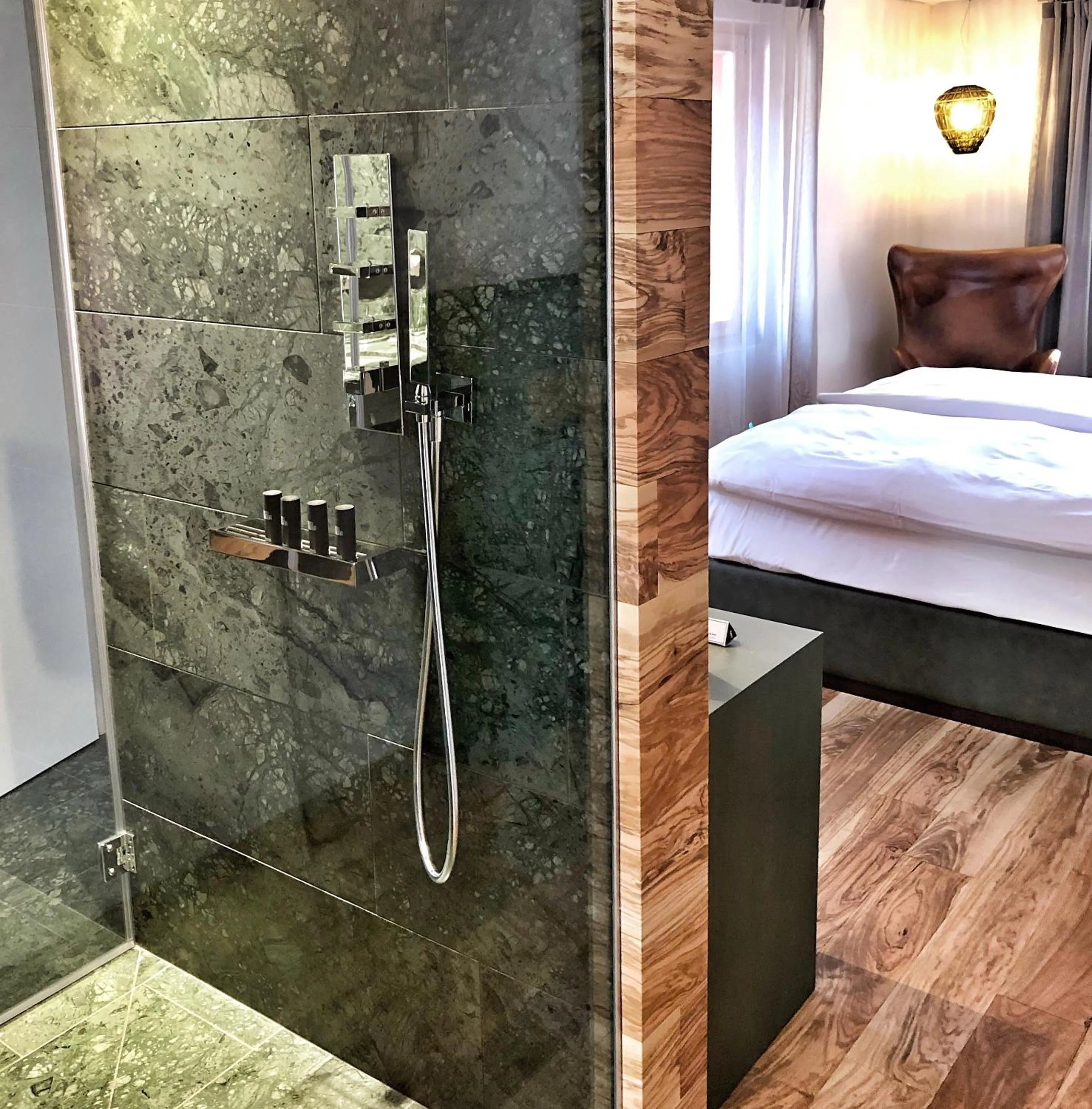 Shower, Bed in Hotel Gabbani