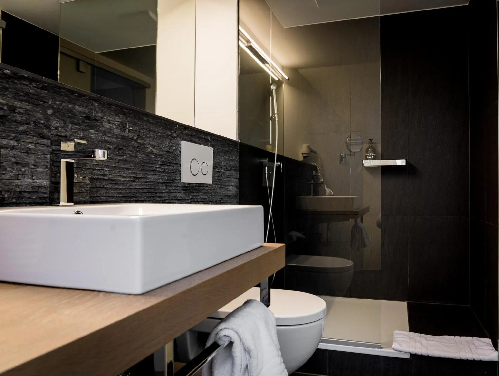 Shower in Landgasthof Halbinsel Au