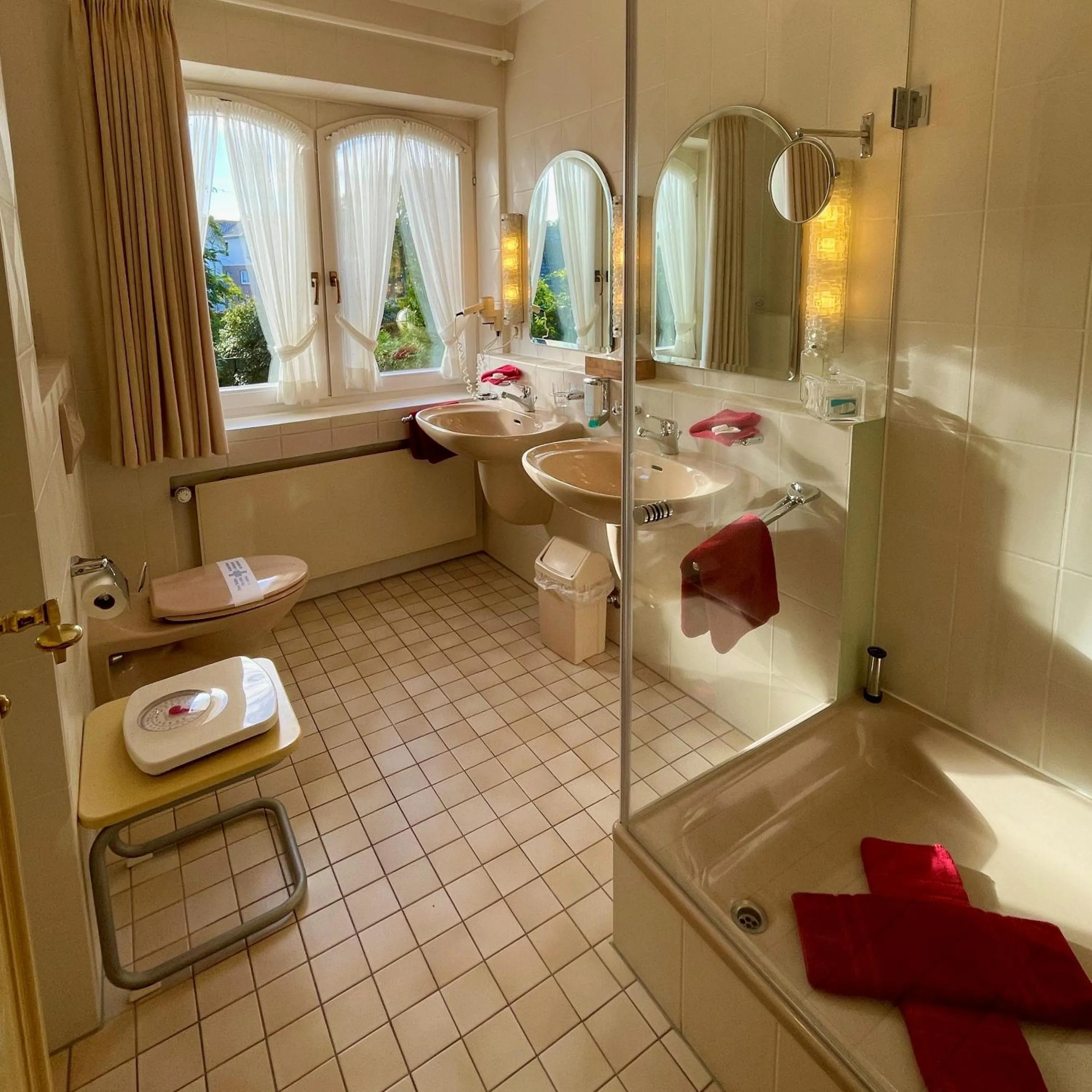 Toilet, Bed in Villa am Park