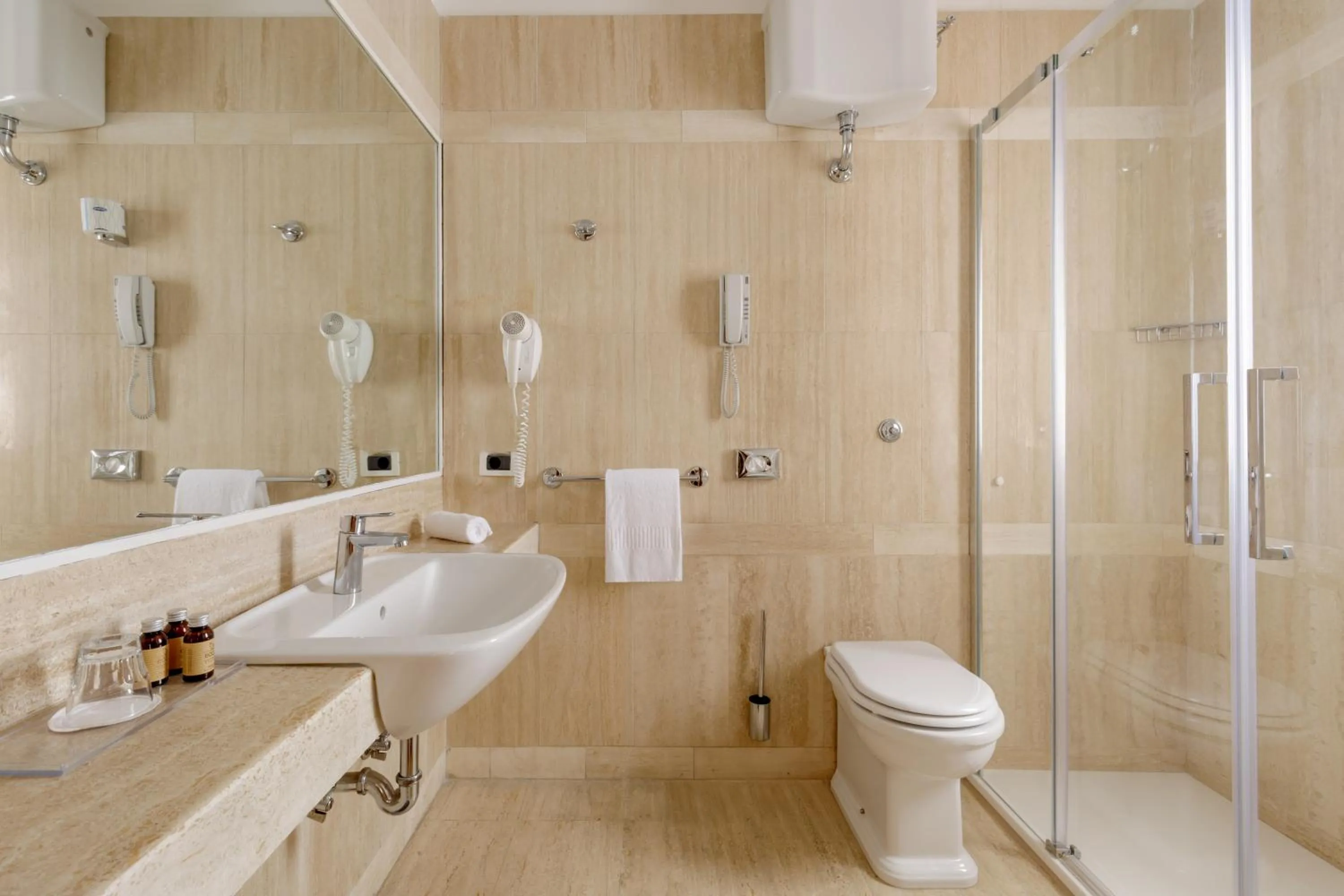 Bathroom in Hotel Della Torre Argentina