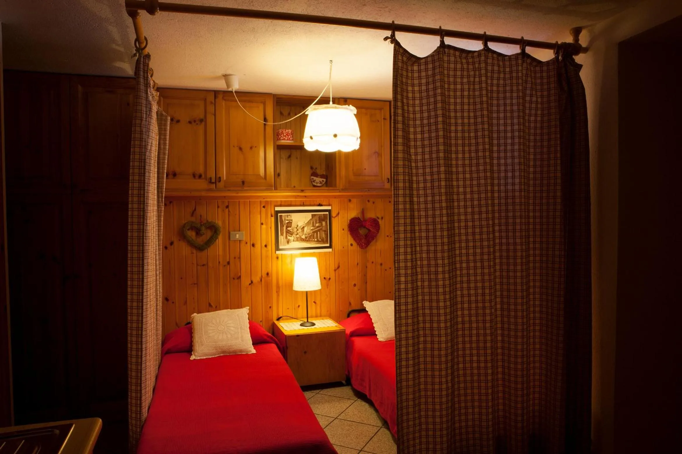Night, Bed in Le Rosier B&B e Appartamento
