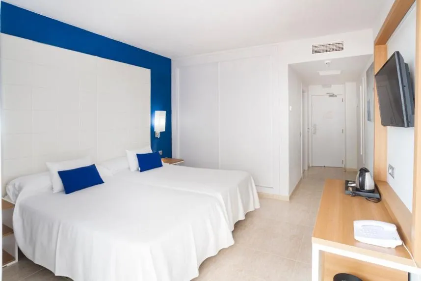 Bedroom, Bed in Ibersol Torremolinos Beach