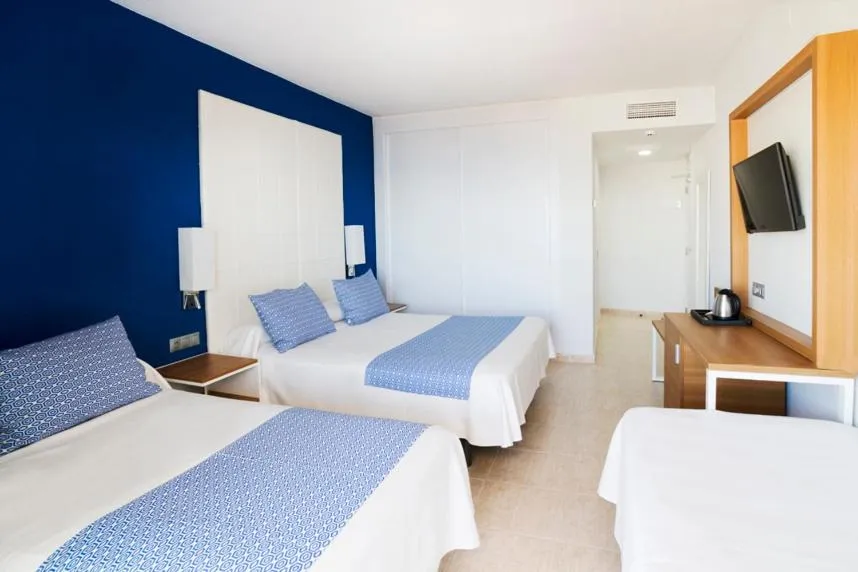 Photo of the whole room, Bed in Ibersol Torremolinos Beach