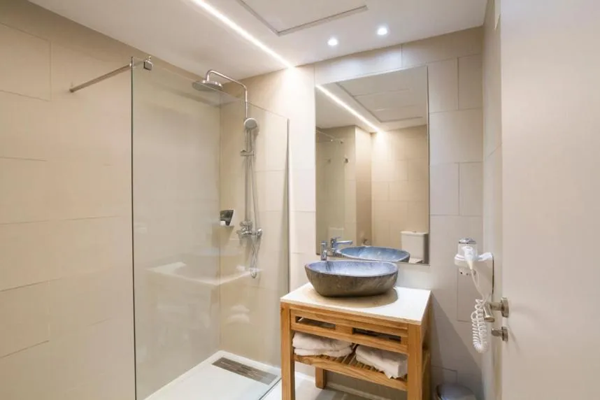 Bathroom in Ibersol Torremolinos Beach