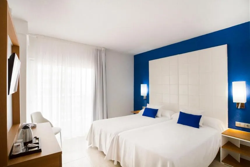 Bedroom, Bed in Ibersol Torremolinos Beach
