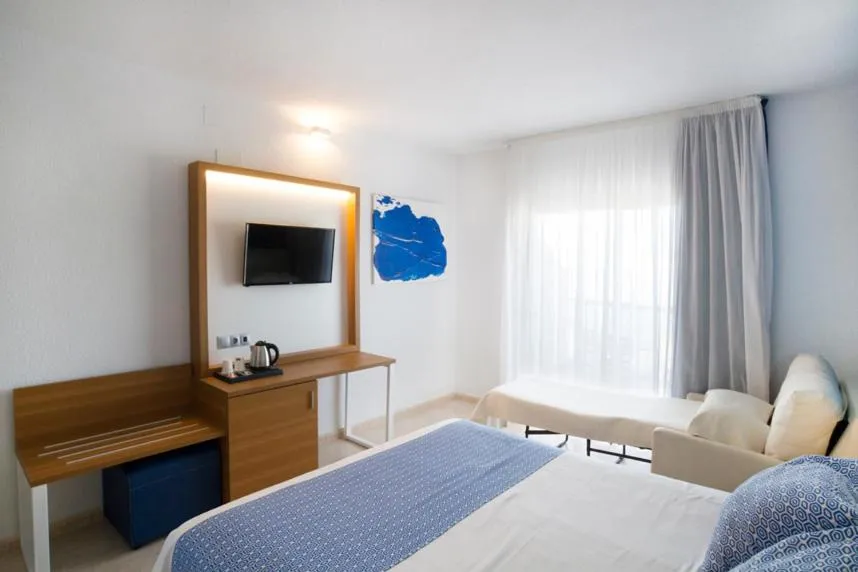 Bedroom, Bed in Ibersol Torremolinos Beach