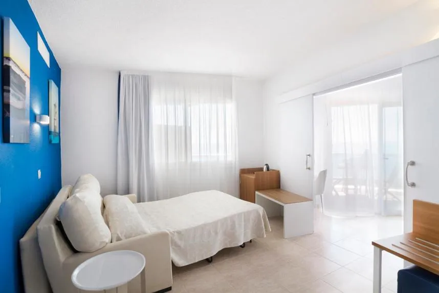 Bedroom, Bed in Ibersol Torremolinos Beach