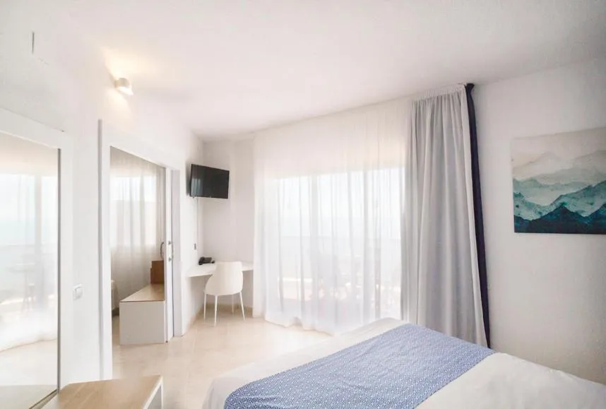 Bedroom, Bed in Ibersol Torremolinos Beach