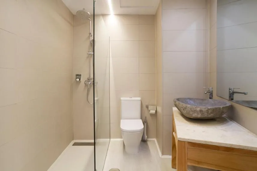 Shower in Ibersol Torremolinos Beach