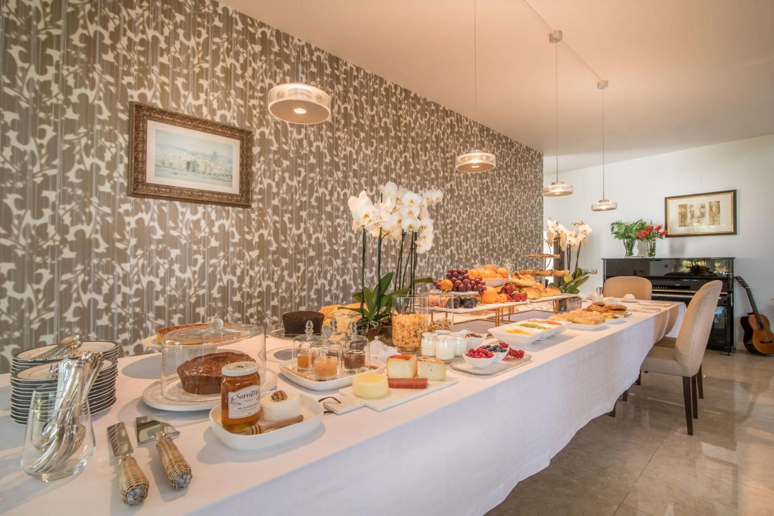 Breakfast in Cascais Casa Laranja Guesthouse