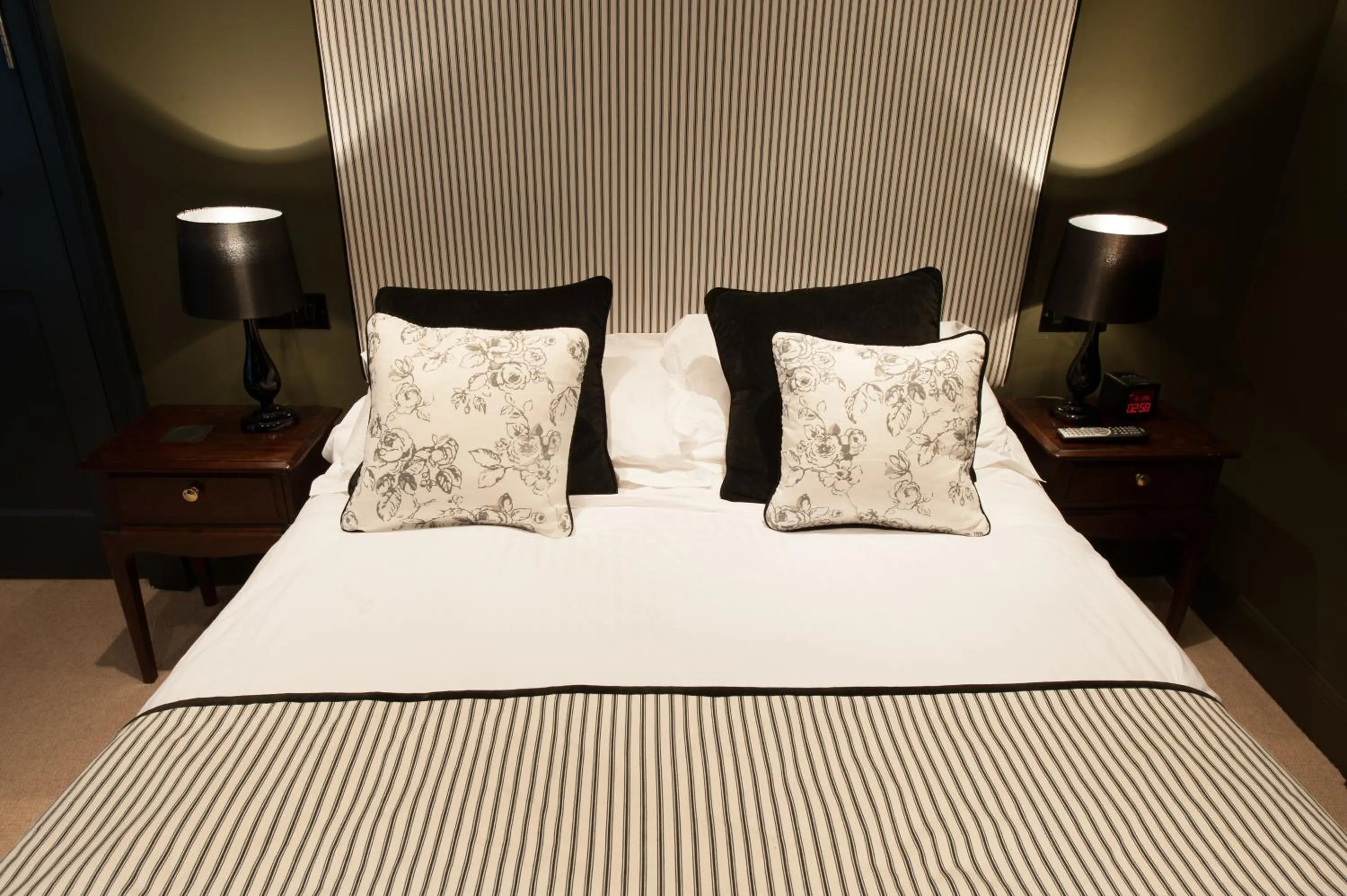 Bed in No11 Boutique Hotel & Brasserie