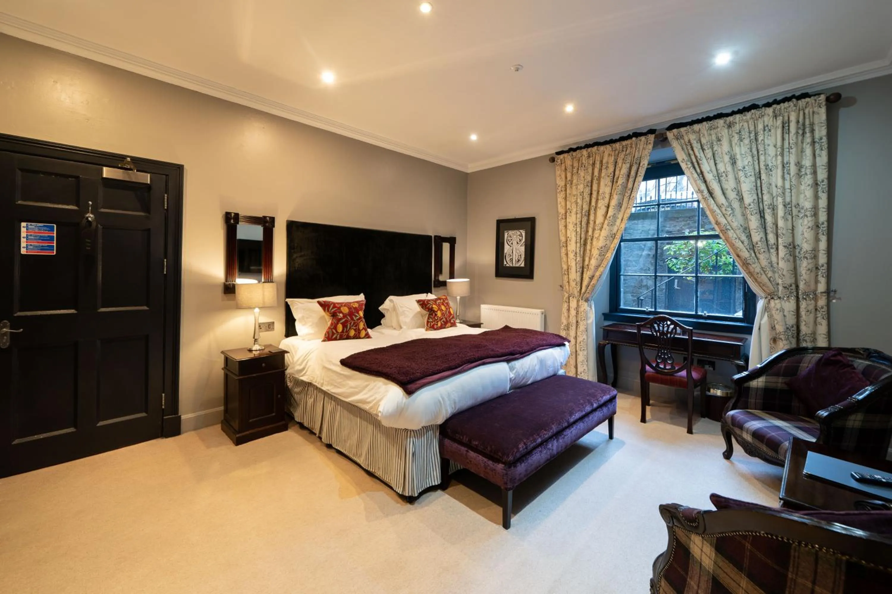 Bedroom, Bed in No11 Boutique Hotel & Brasserie