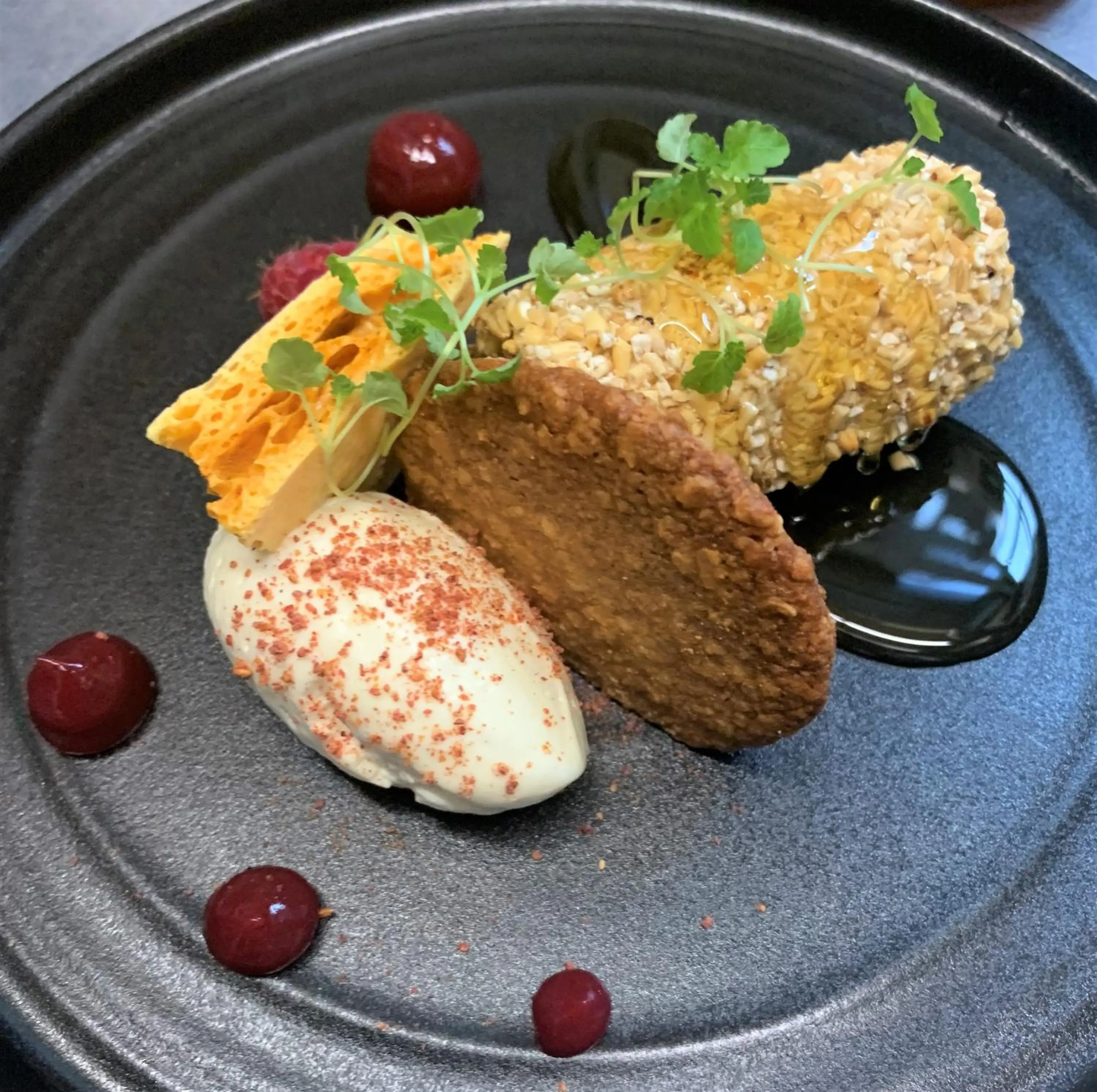 Restaurant/places to eat in No11 Boutique Hotel & Brasserie