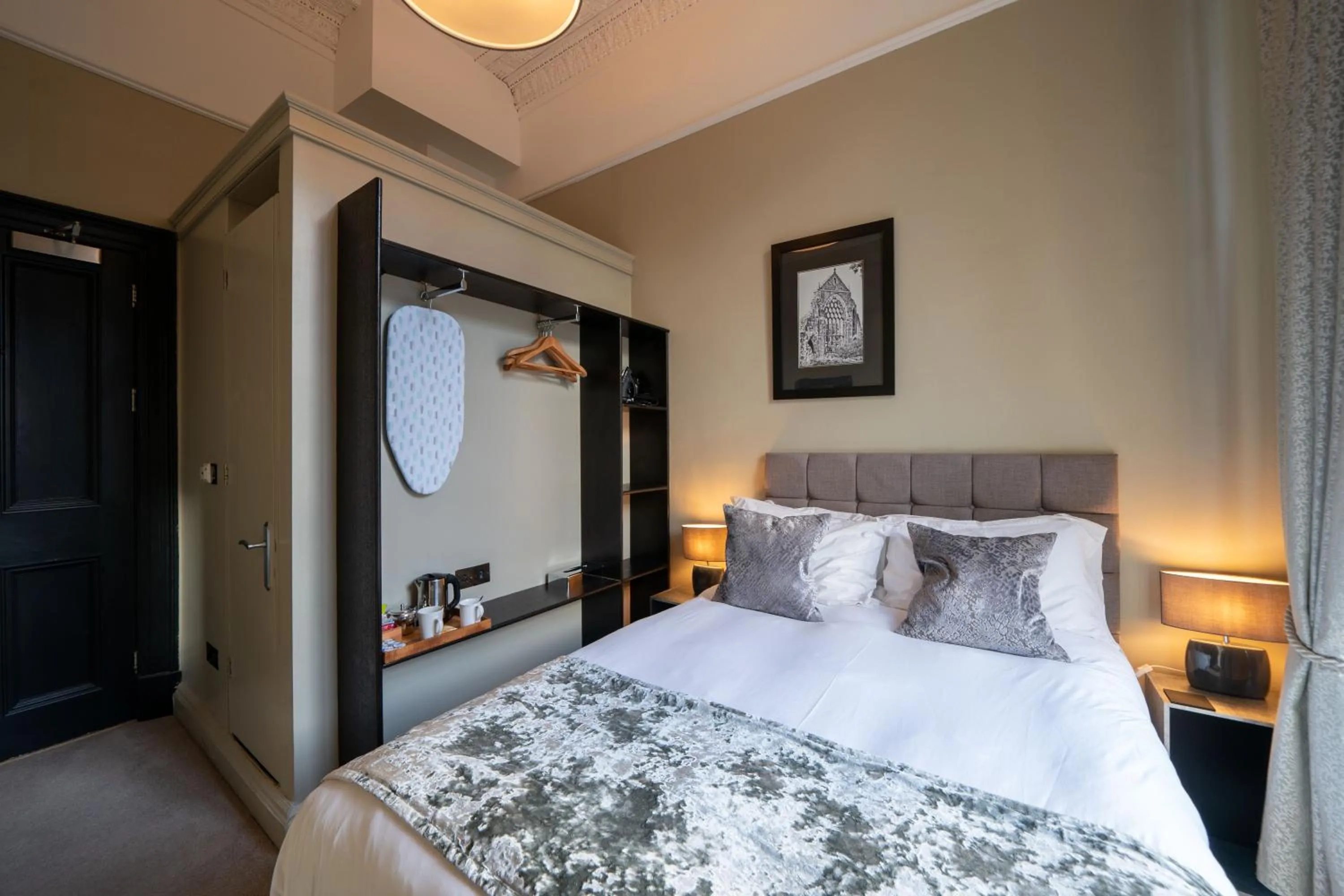 Bedroom, Bed in No11 Boutique Hotel & Brasserie
