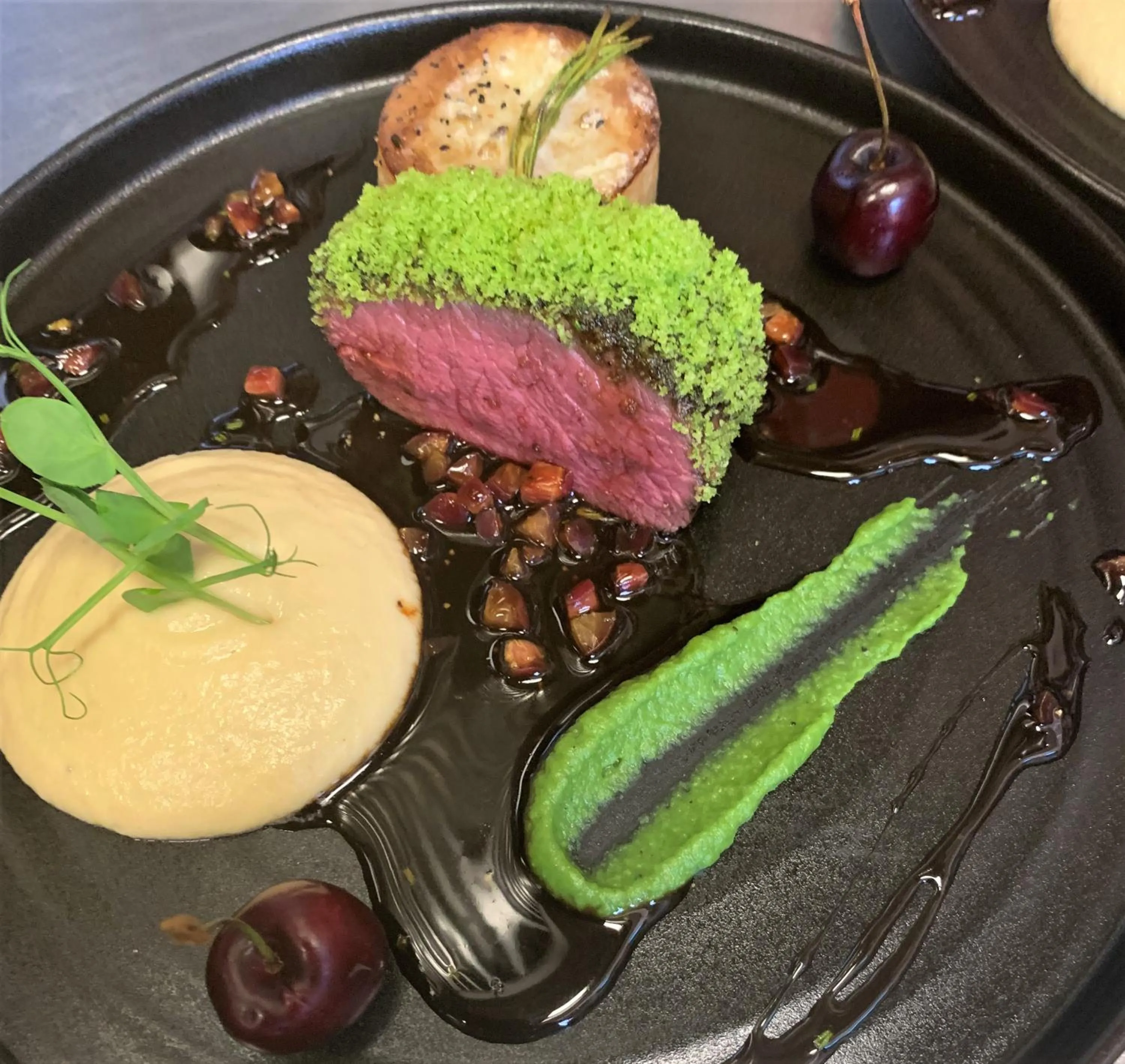 Restaurant/places to eat in No11 Boutique Hotel & Brasserie