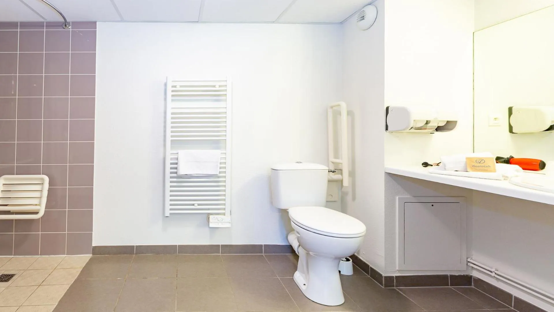 Bathroom in Vacancéole - Le Domaine du Mont - Mont St Michel