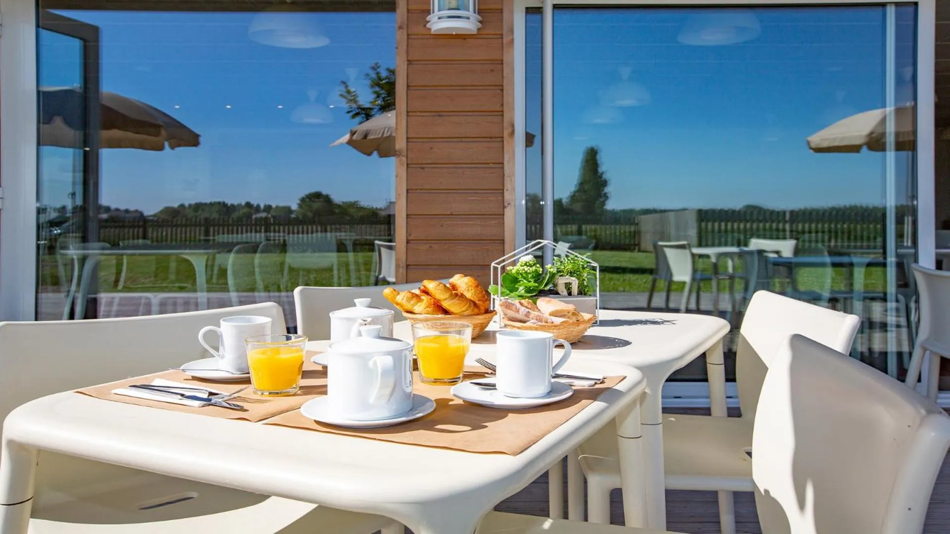 Breakfast in Vacancéole - Le Domaine du Mont - Mont St Michel