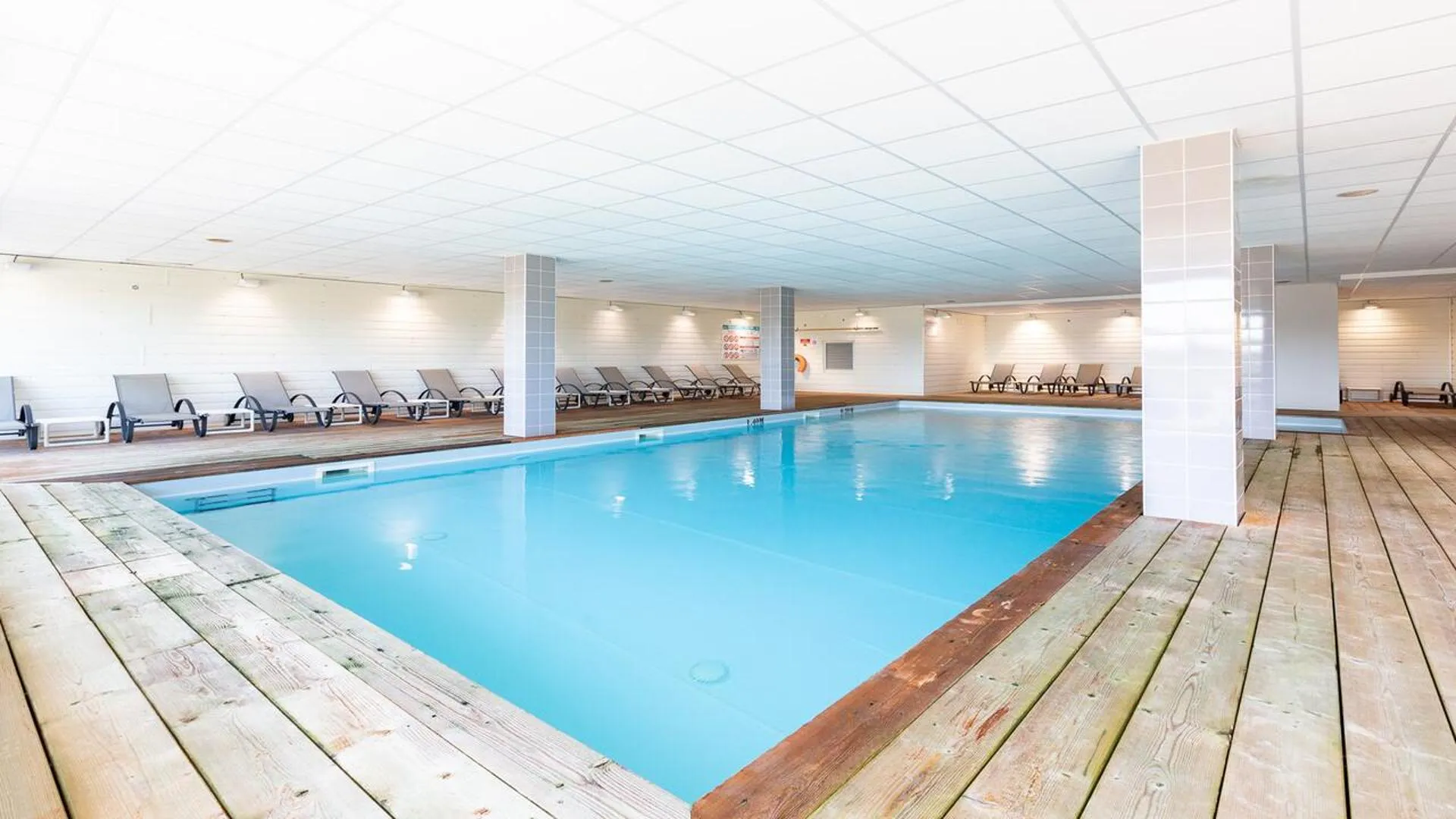 Swimming pool in Vacancéole - Le Domaine du Mont - Mont St Michel