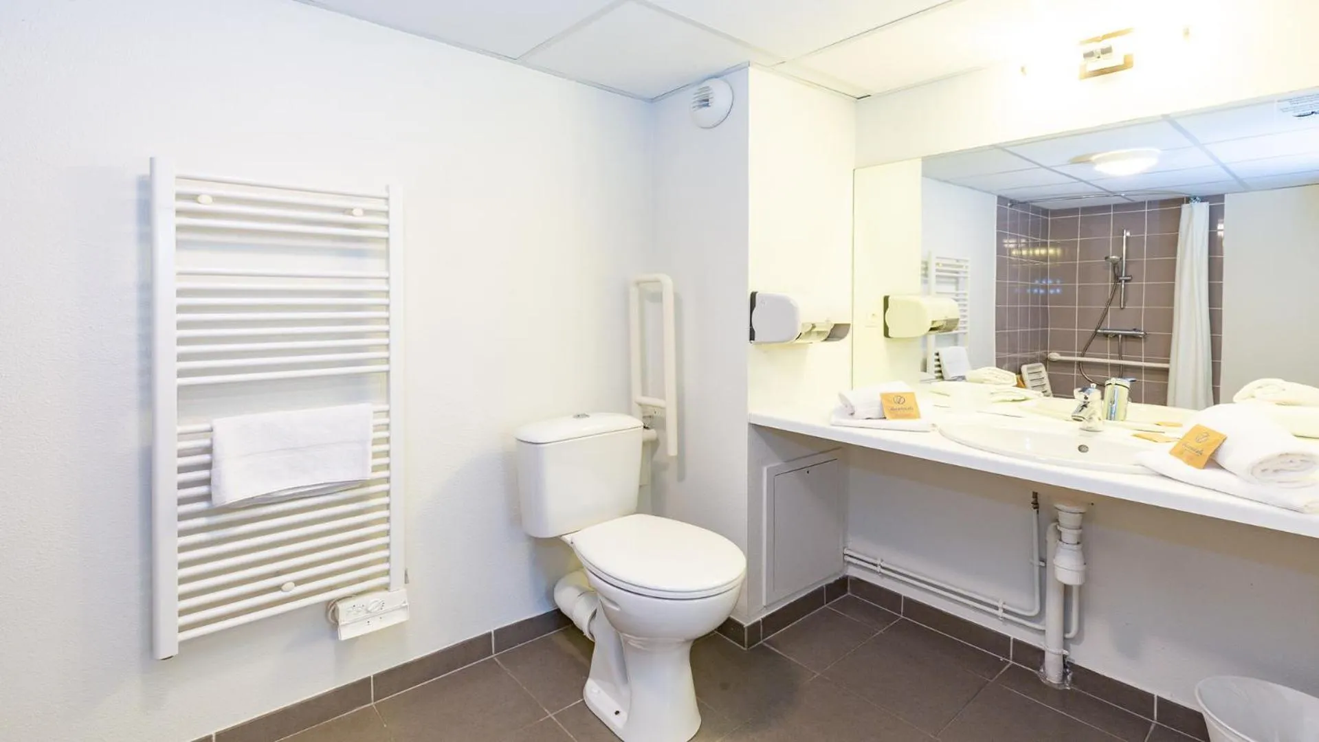 Bathroom in Vacancéole - Le Domaine du Mont - Mont St Michel