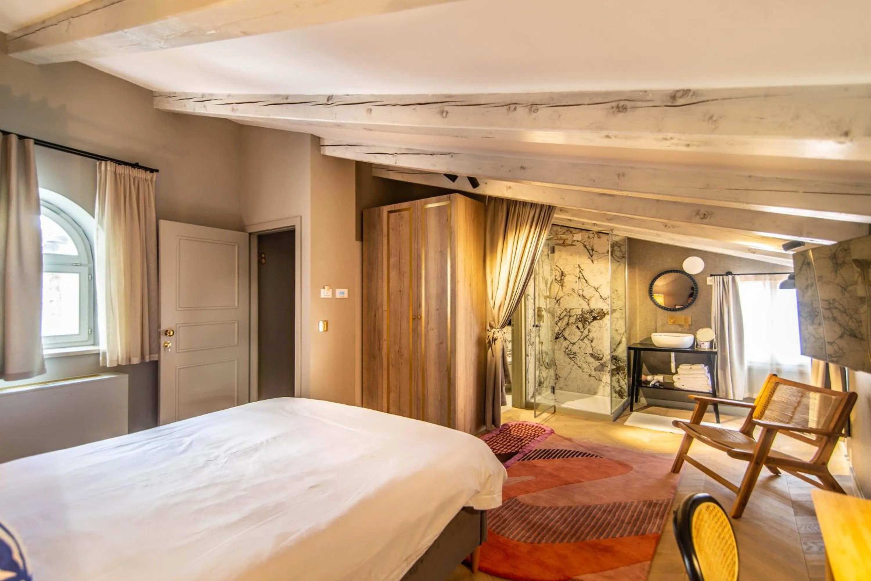 Shower, Bed in The Melegran