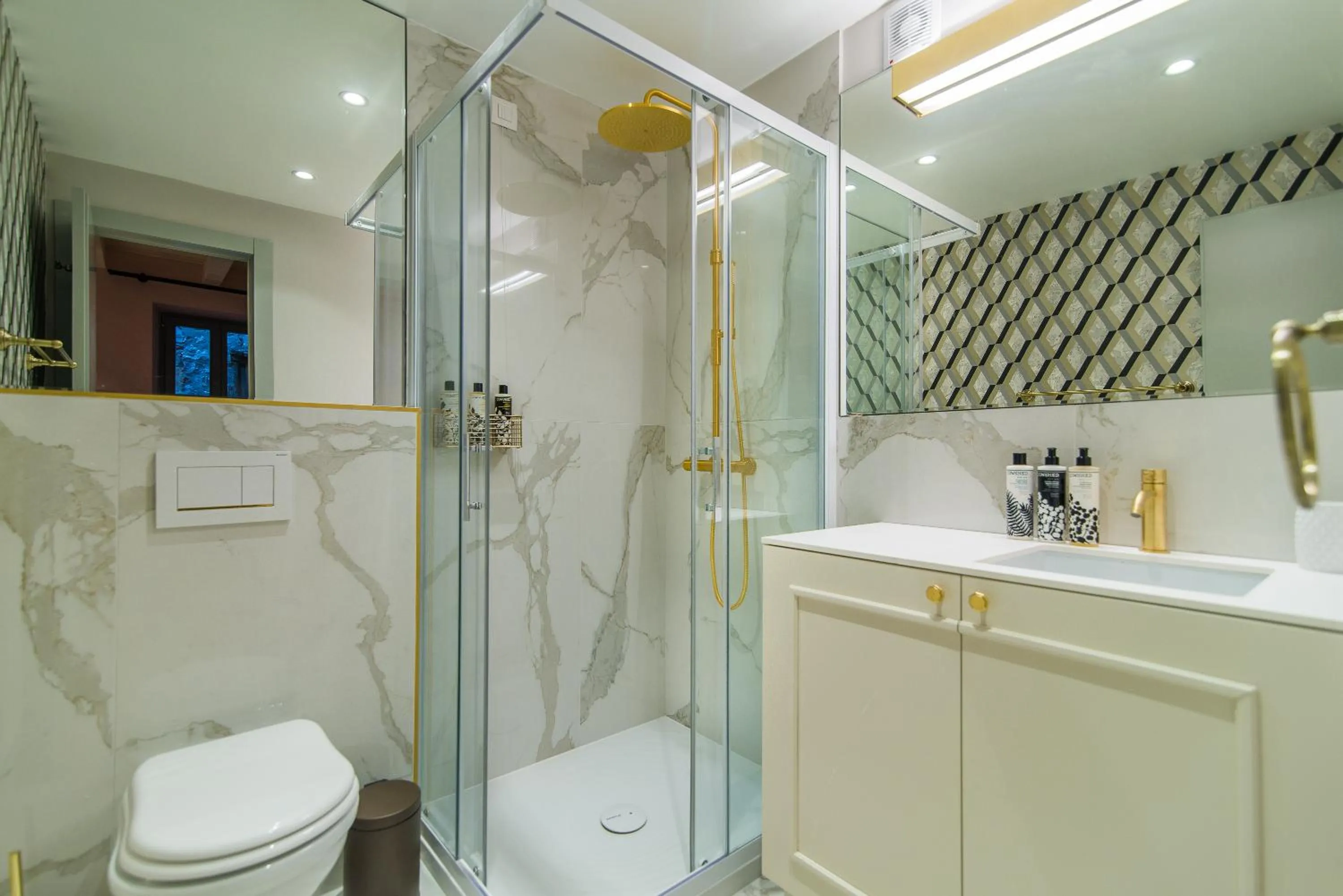 Shower in The Melegran