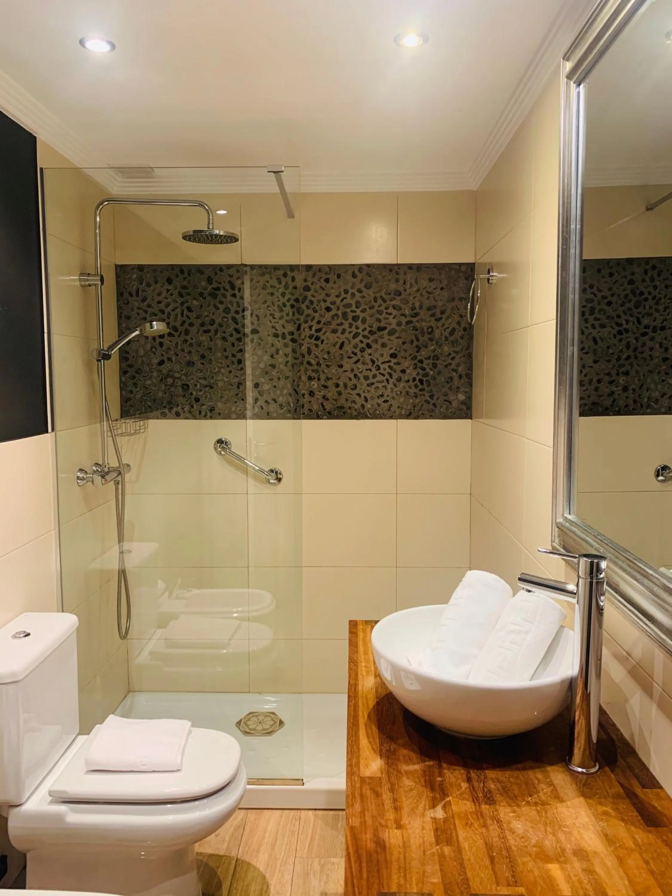 Bathroom in Alda Apartamentos Muralla de Toledo