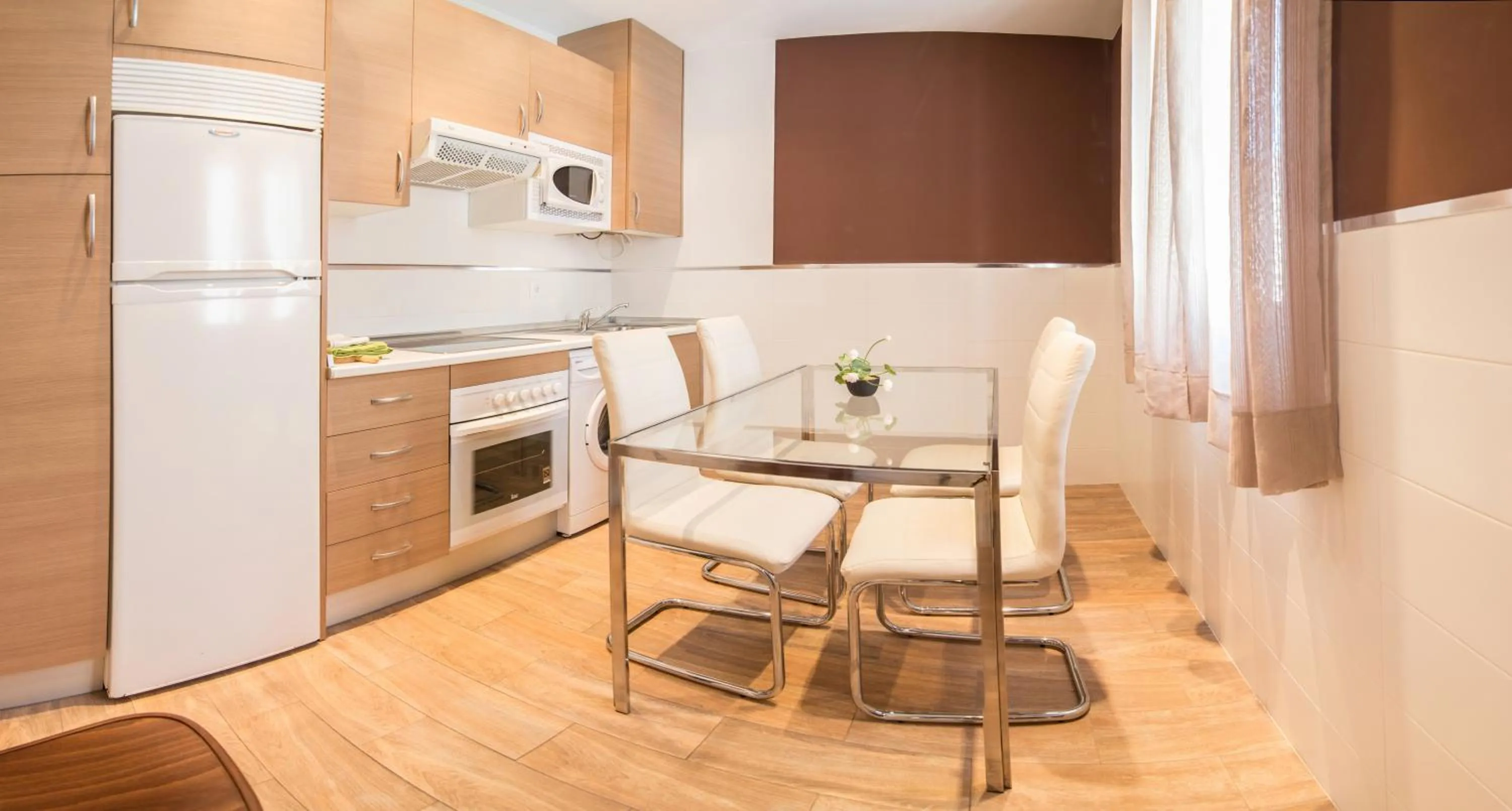 Kitchen or kitchenette in Alda Apartamentos Muralla de Toledo