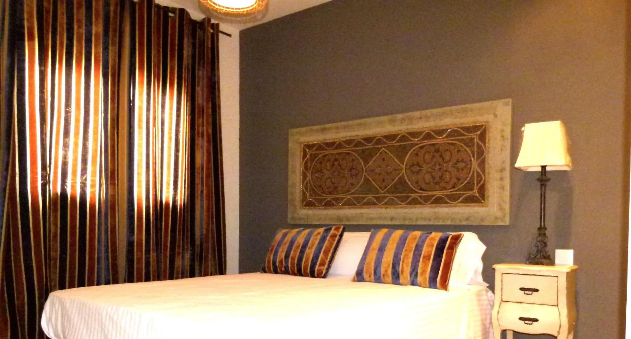 Photo of the whole room, Bed in Alda Apartamentos Muralla de Toledo