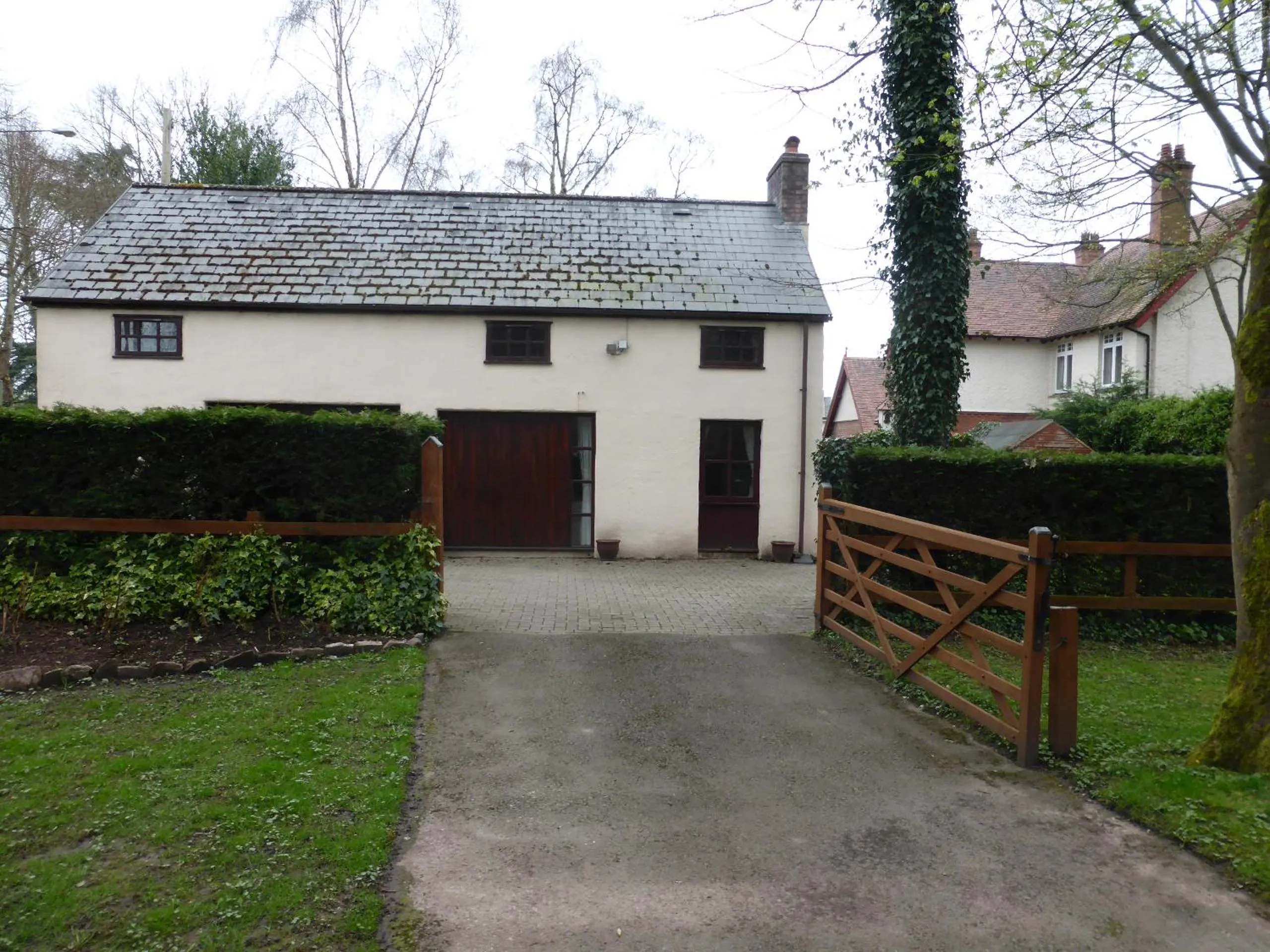 Glen-Yr-Afon House Hotel