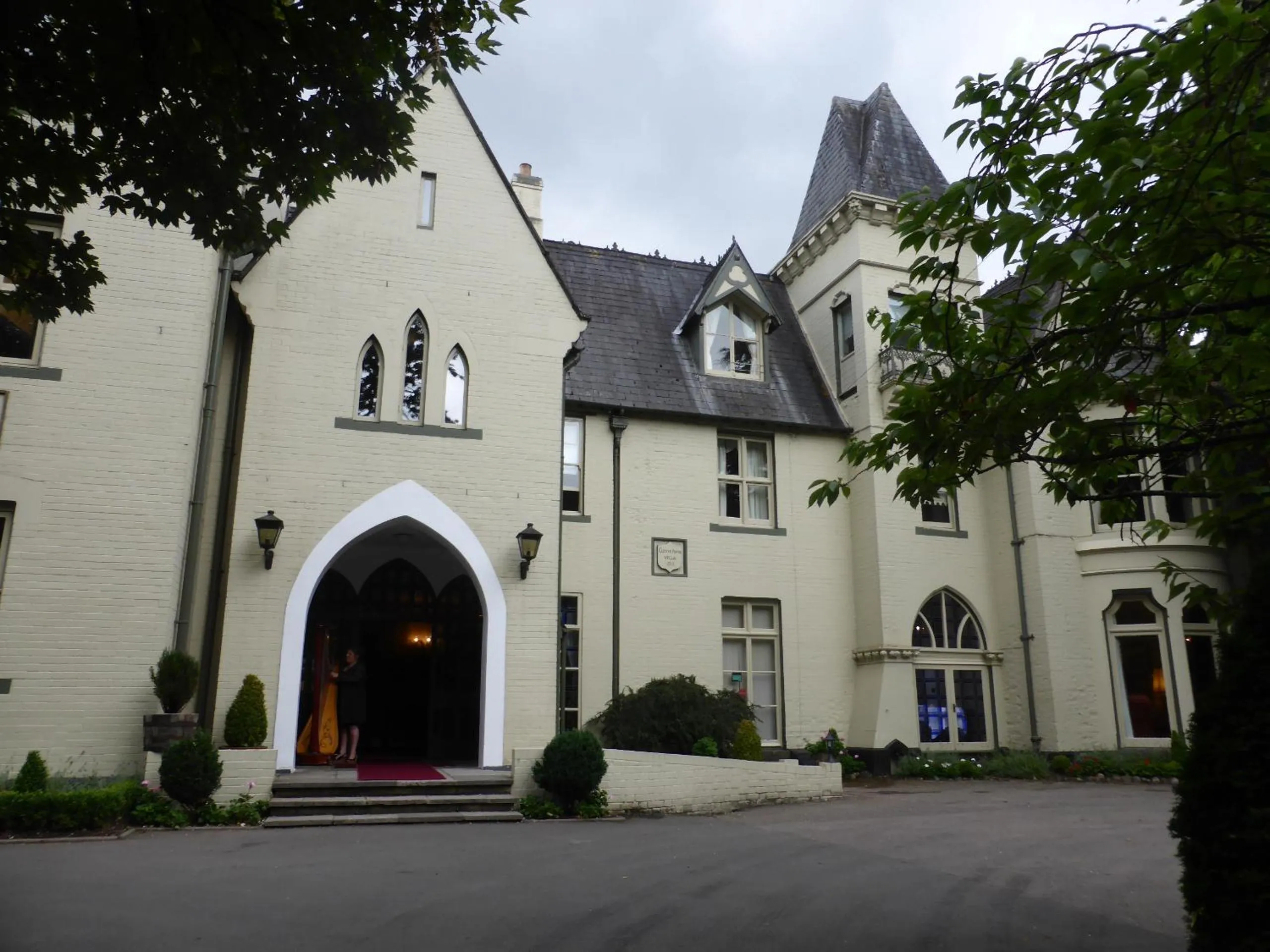 Glen-Yr-Afon House Hotel