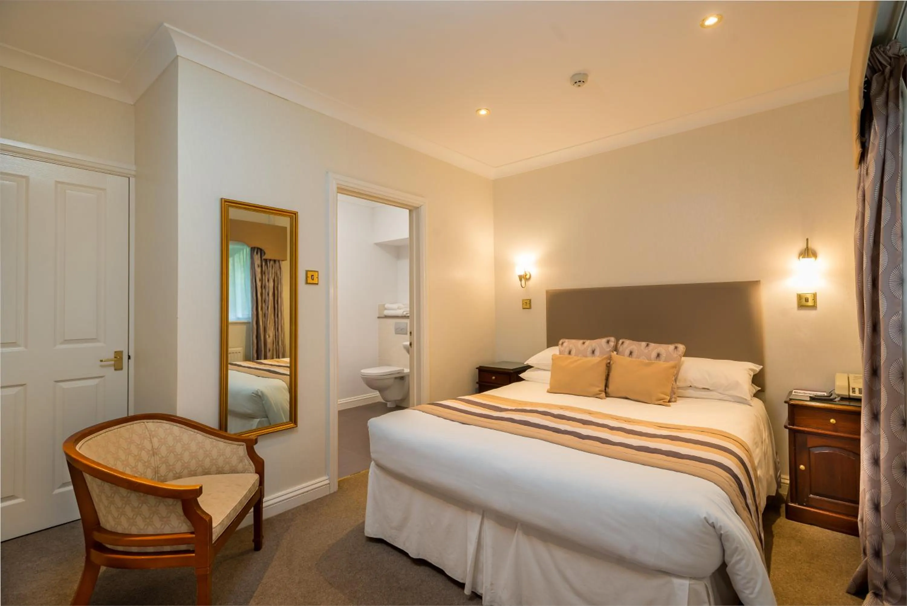 Bed in Glen-Yr-Afon House Hotel