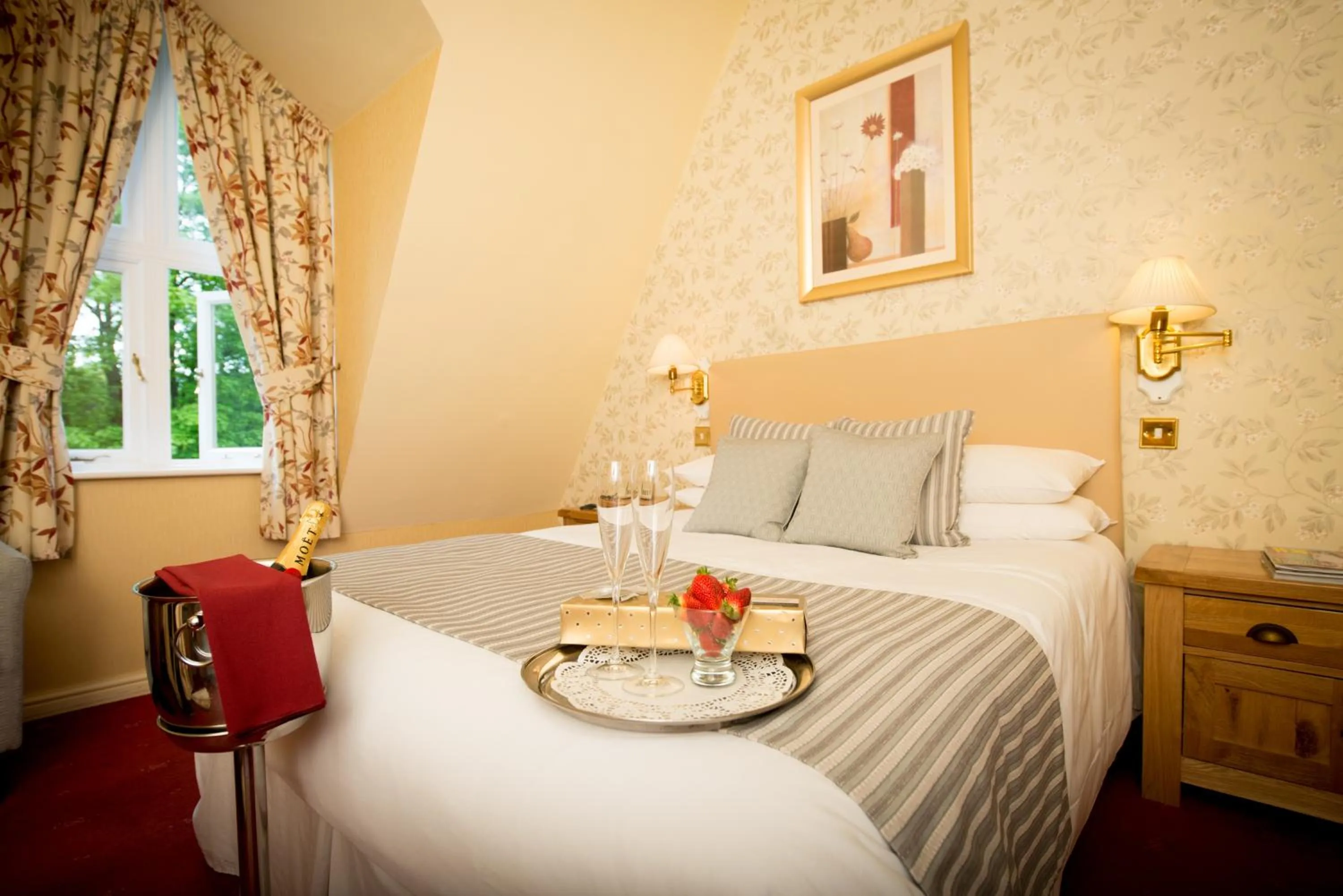 Bed in Glen-Yr-Afon House Hotel