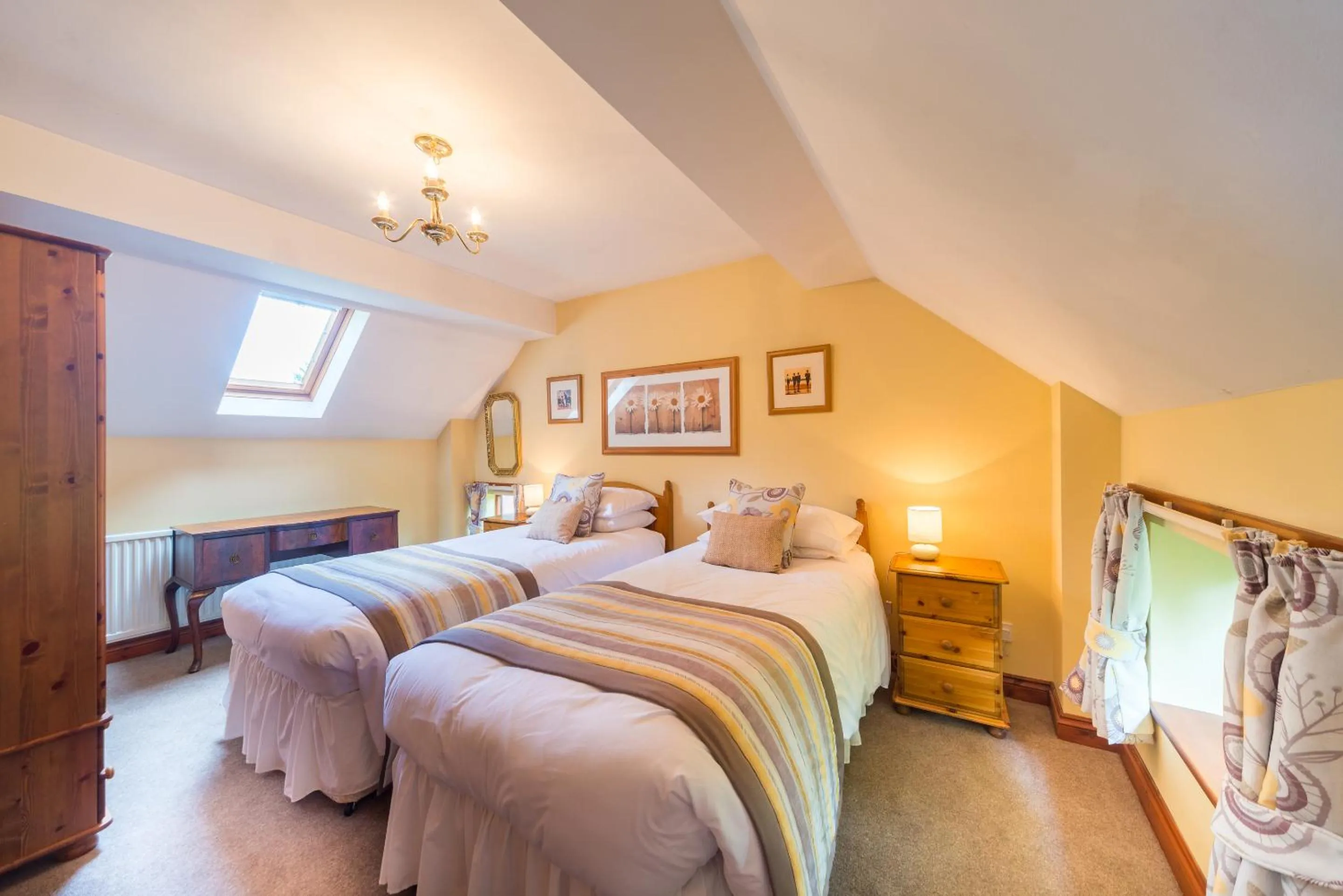 Bed in Glen-Yr-Afon House Hotel