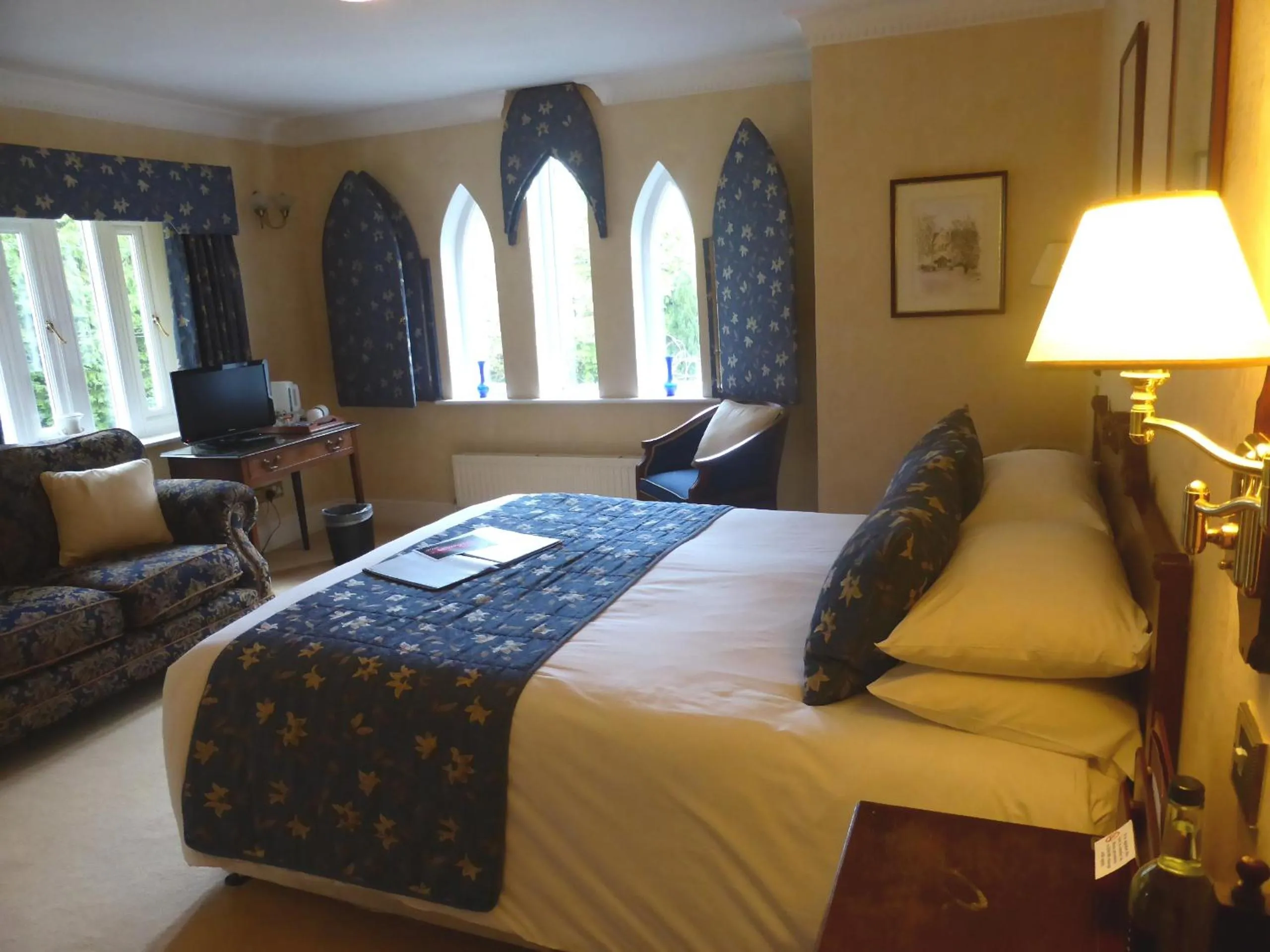 Bed in Glen-Yr-Afon House Hotel