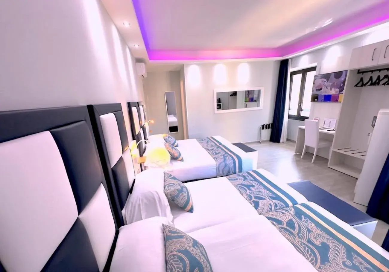 Luxury Quadruple Room in THE ONE Boutique Hotel & SPA Roma Luxury Quadruple Room in THE ONE Boutique Hotel & SPA Roma