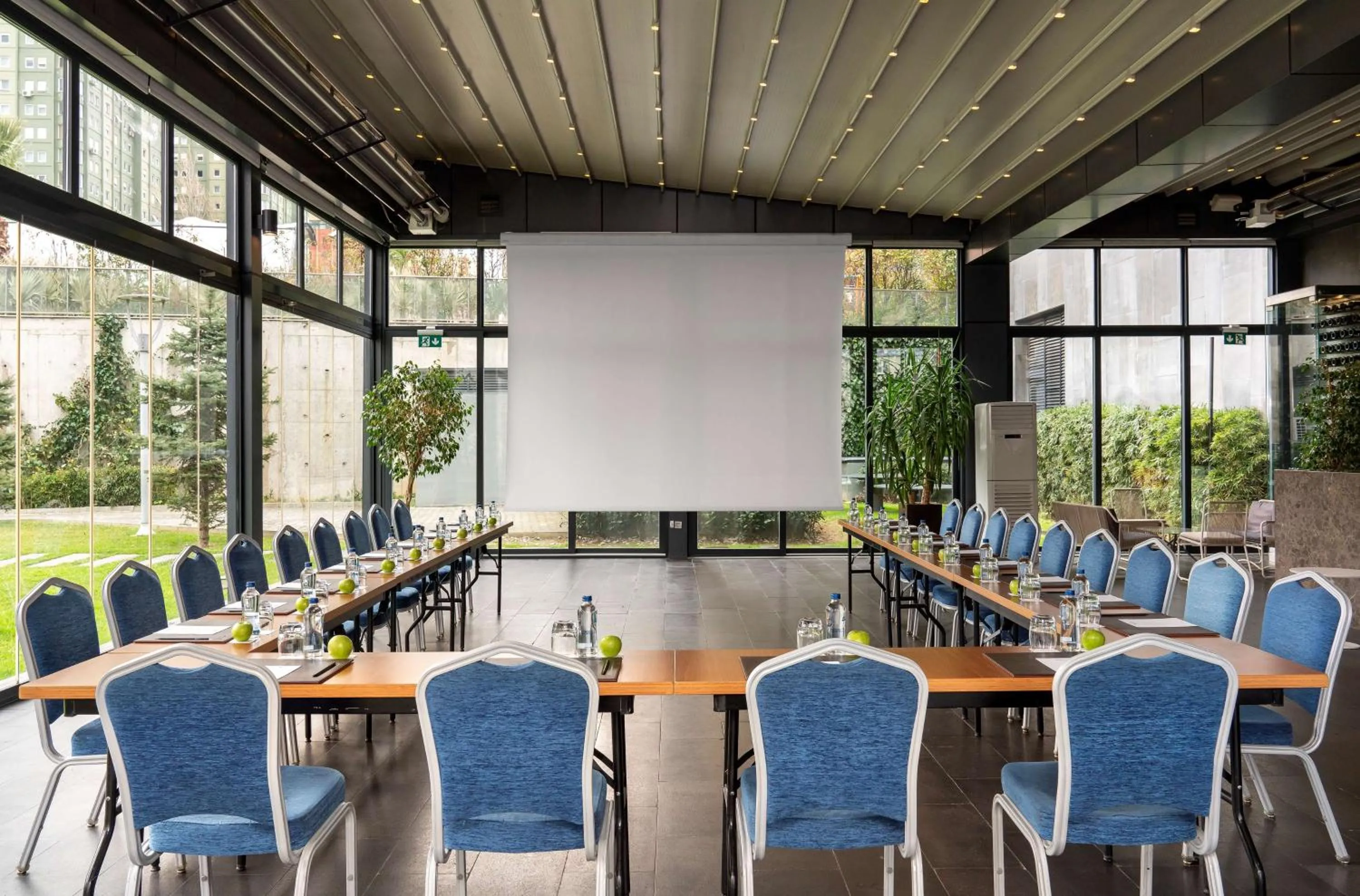 Lounge or bar in Radisson Blu Hotel Istanbul Asia