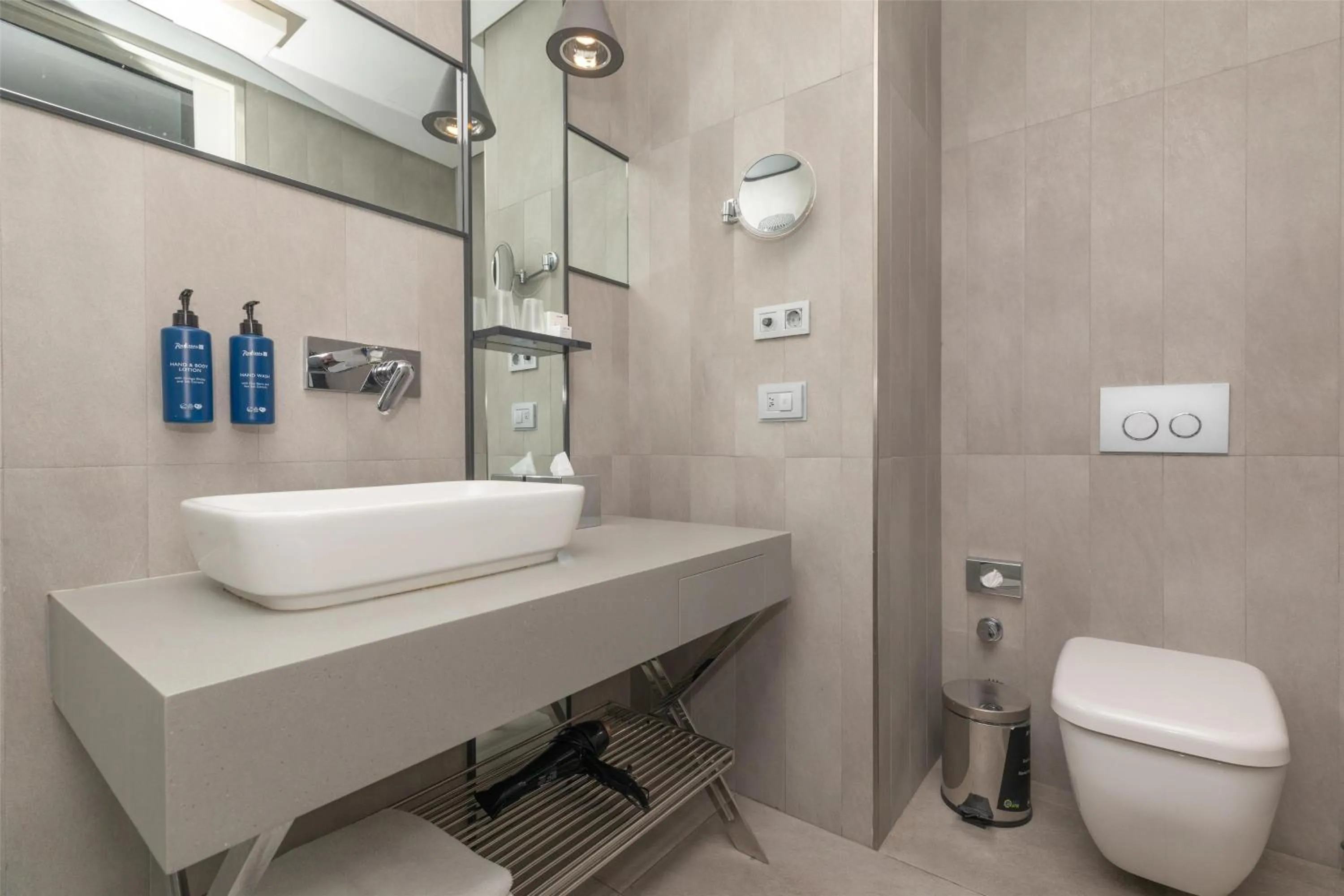 Photo of the whole room in Radisson Blu Hotel Istanbul Asia