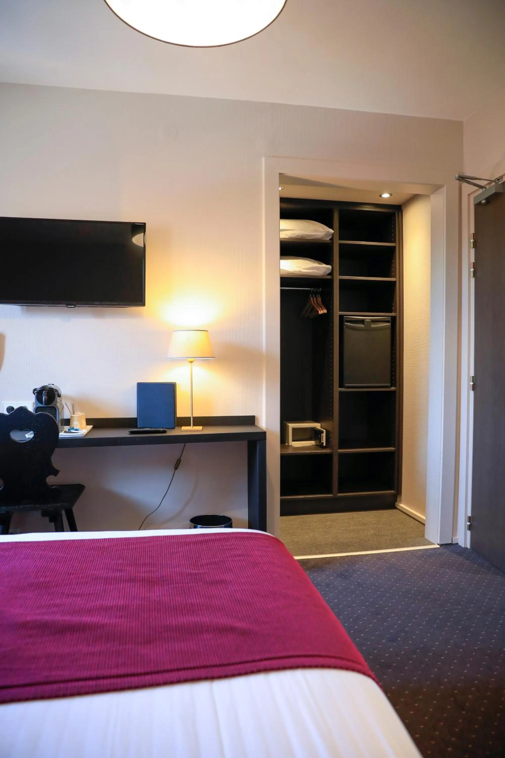 TV and multimedia, Bed in Hôtel L'Auberge Alsacienne