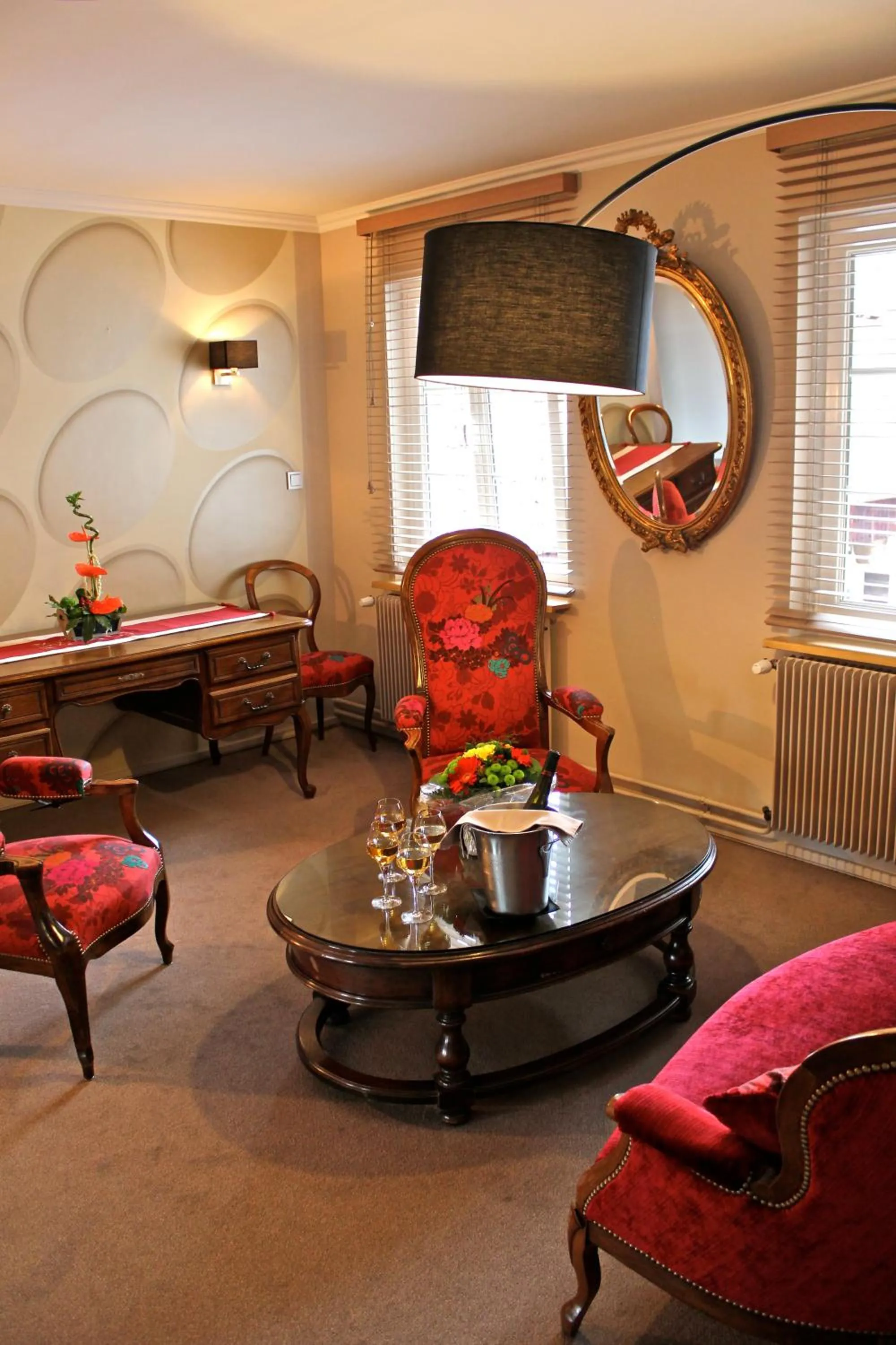 Communal lounge/ TV room in Hôtel L'Auberge Alsacienne