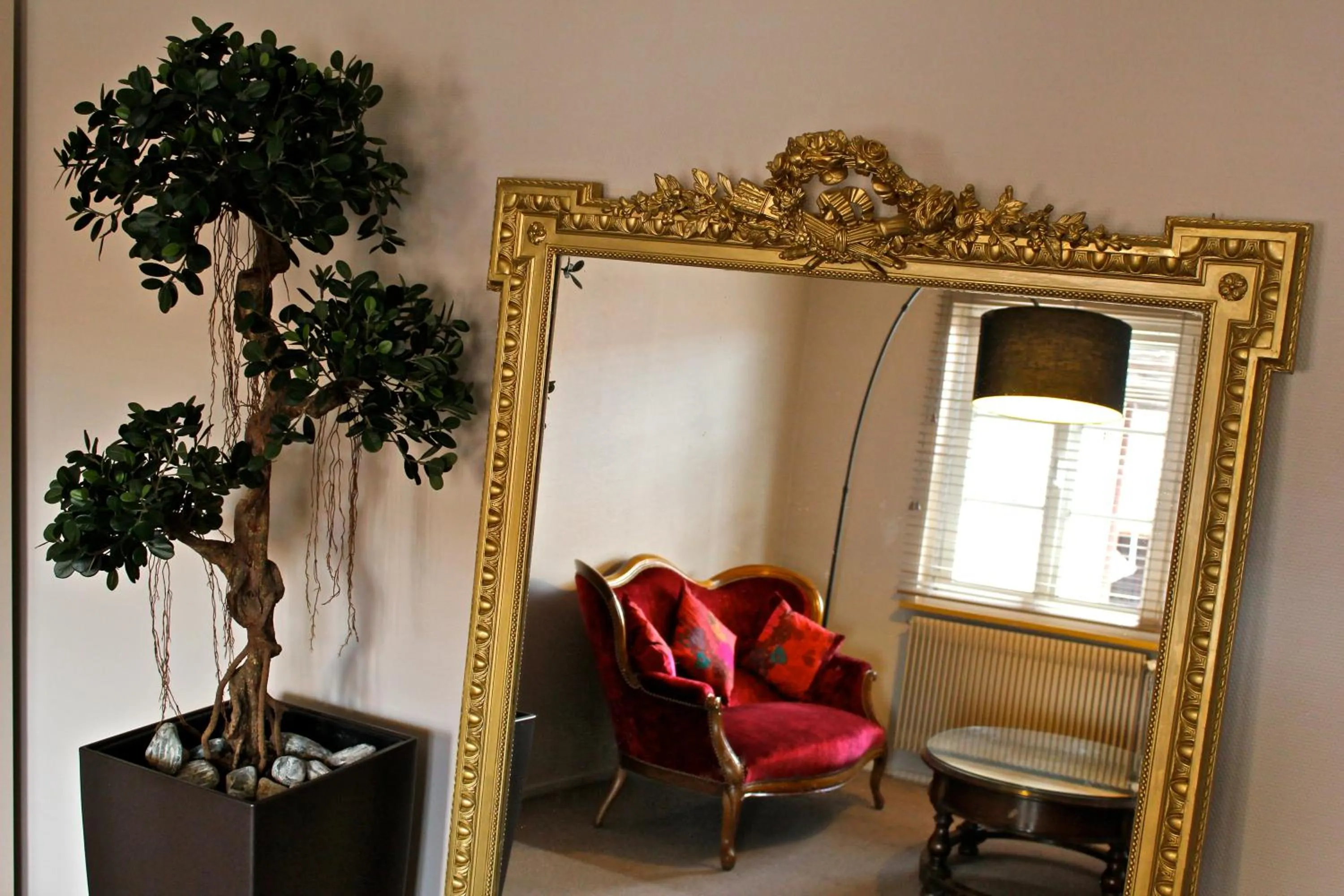 Lounge or bar in Hôtel L'Auberge Alsacienne