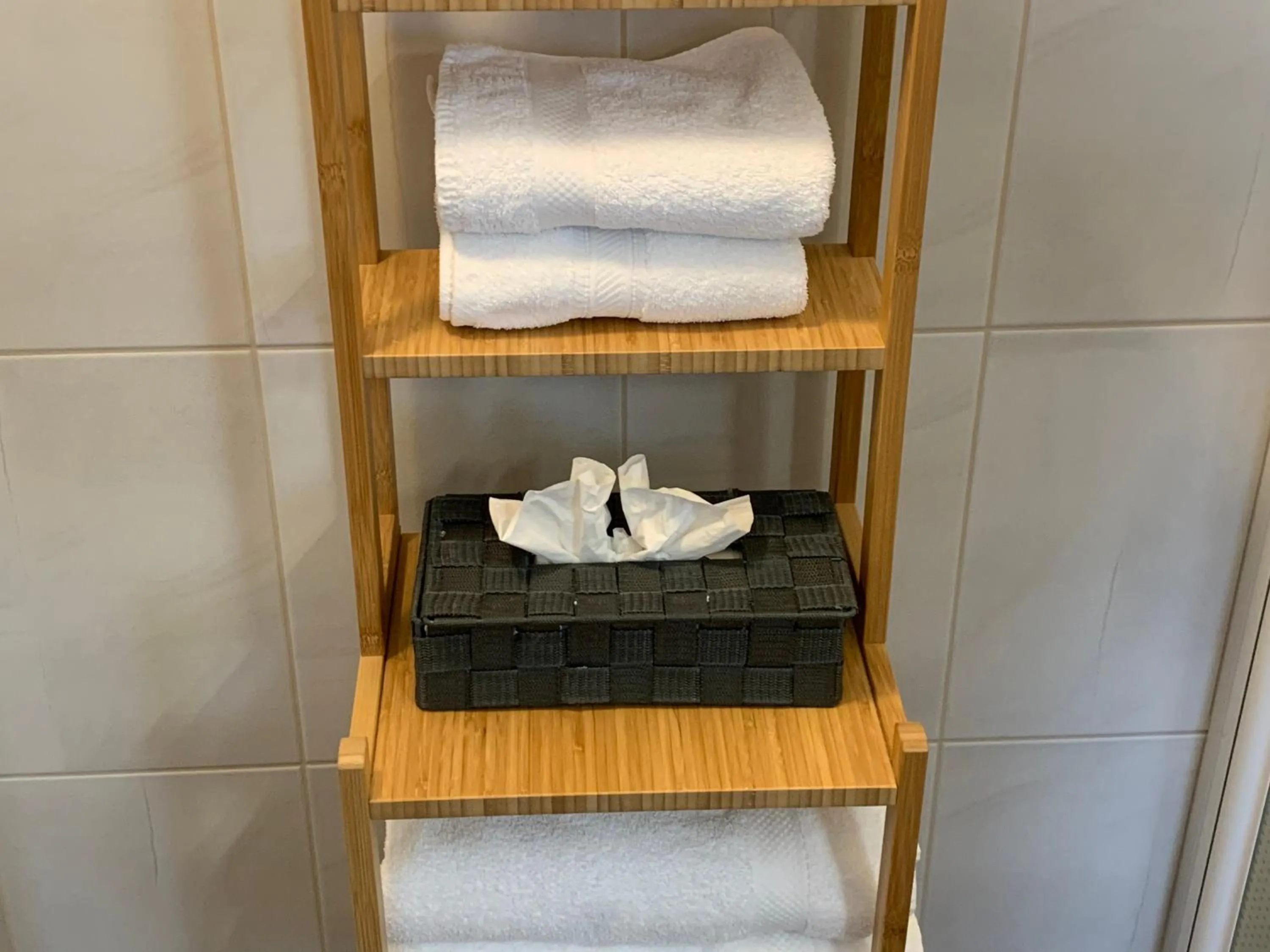 Bathroom in Hôtel L'Auberge Alsacienne