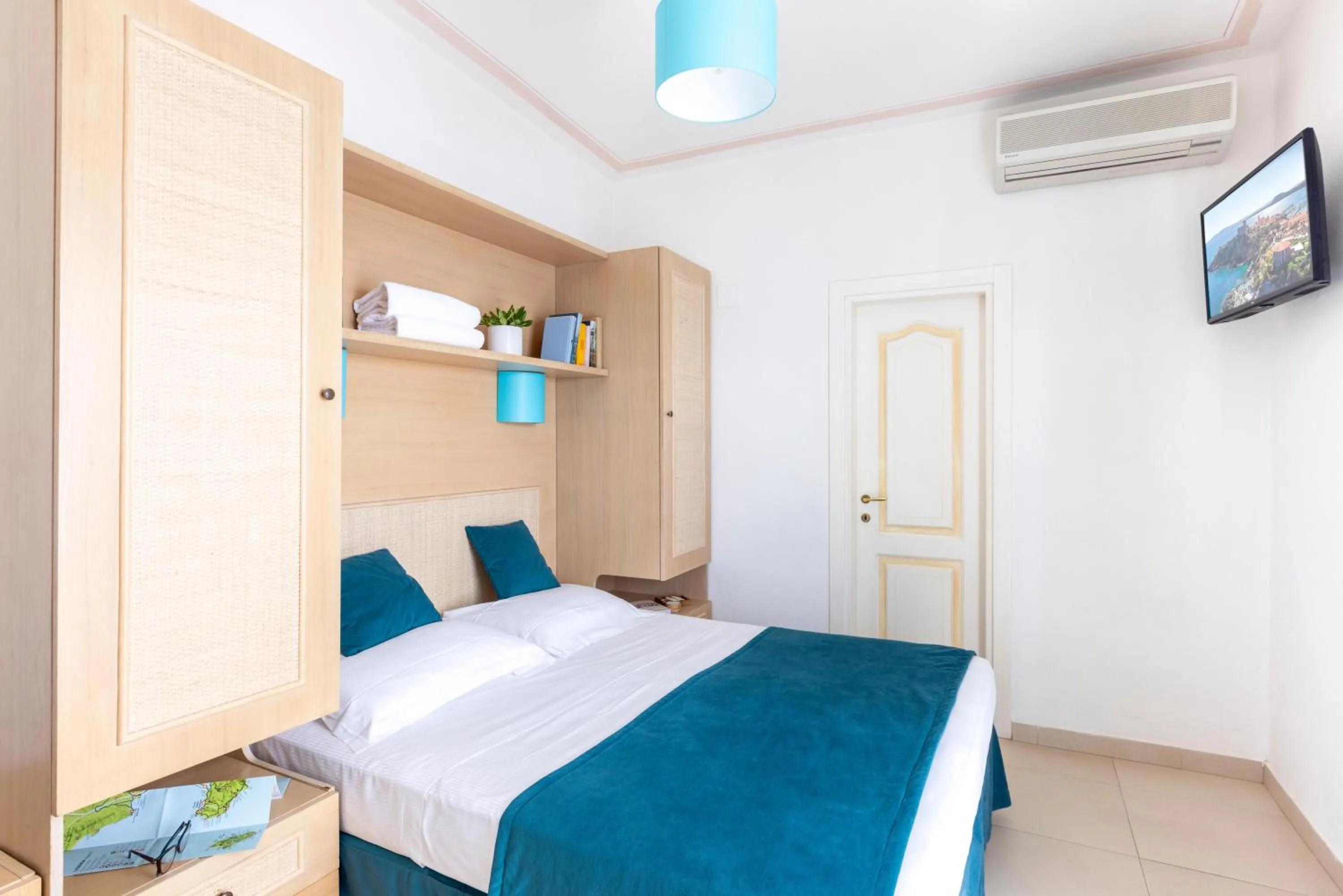 Photo of the whole room in Hotel Capo D'Uomo