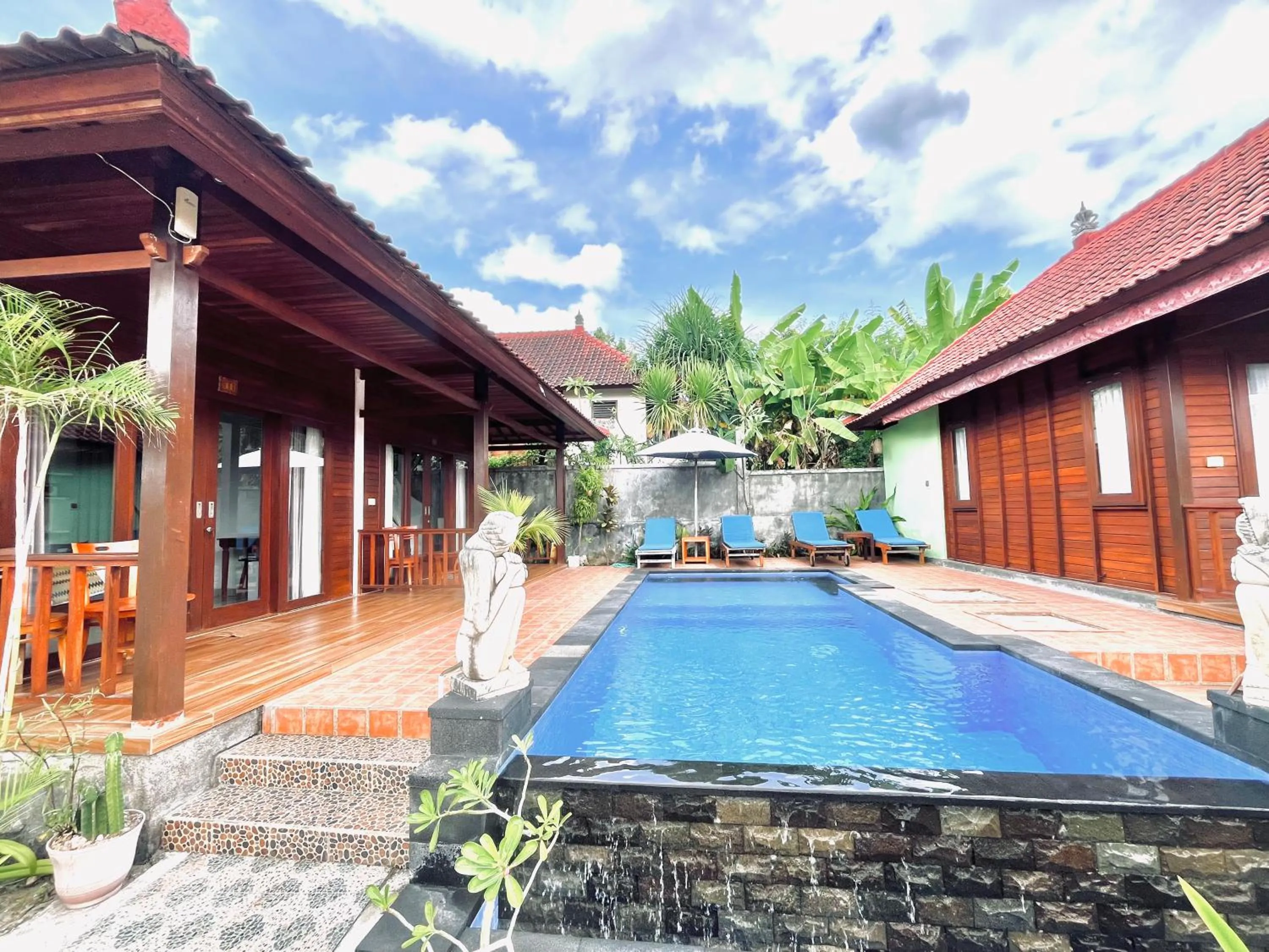 Swimming pool in Nusa Veranda Sunset Villas & Restaurant
