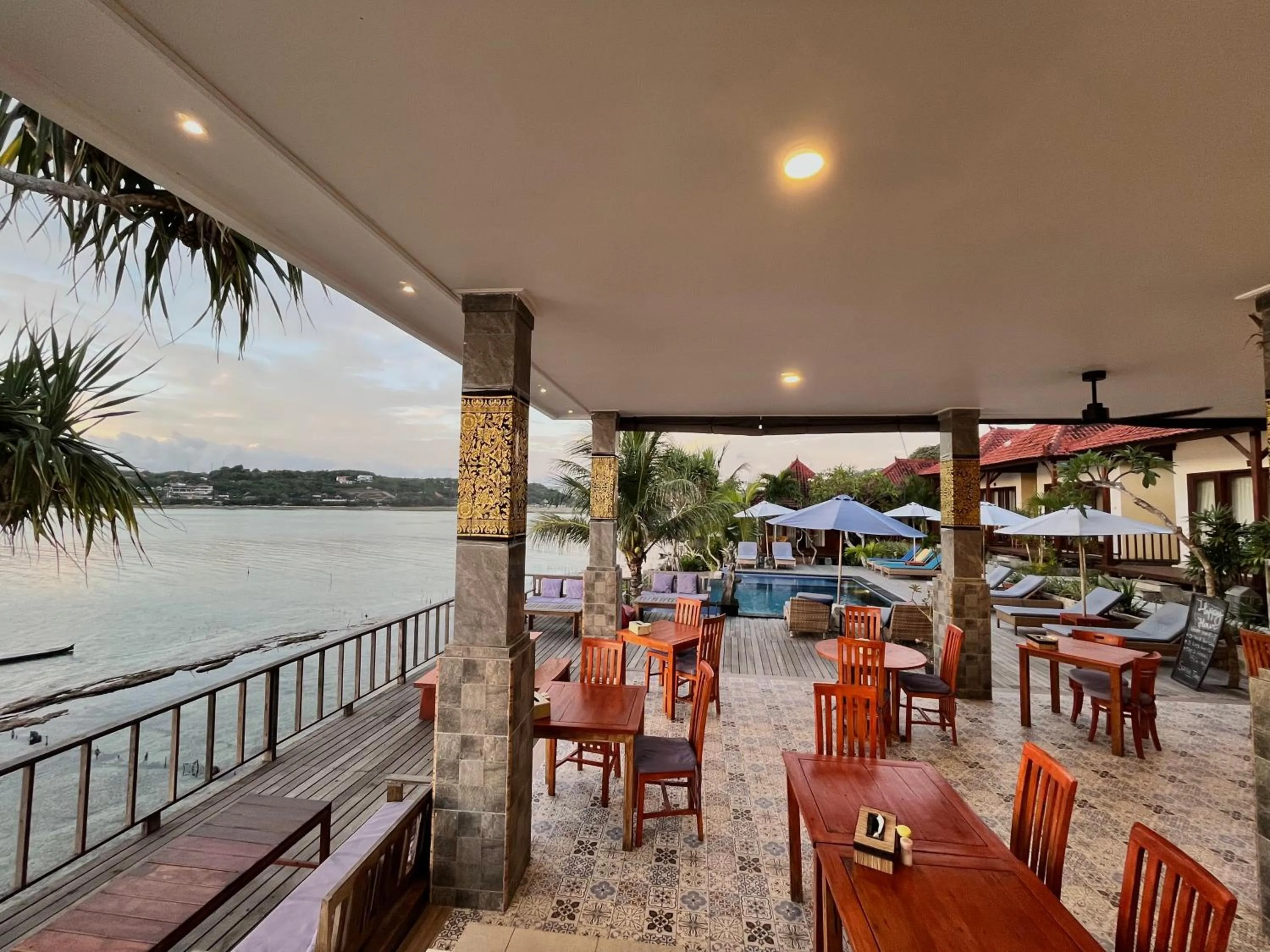 Restaurant/places to eat in Nusa Veranda Sunset Villas & Restaurant