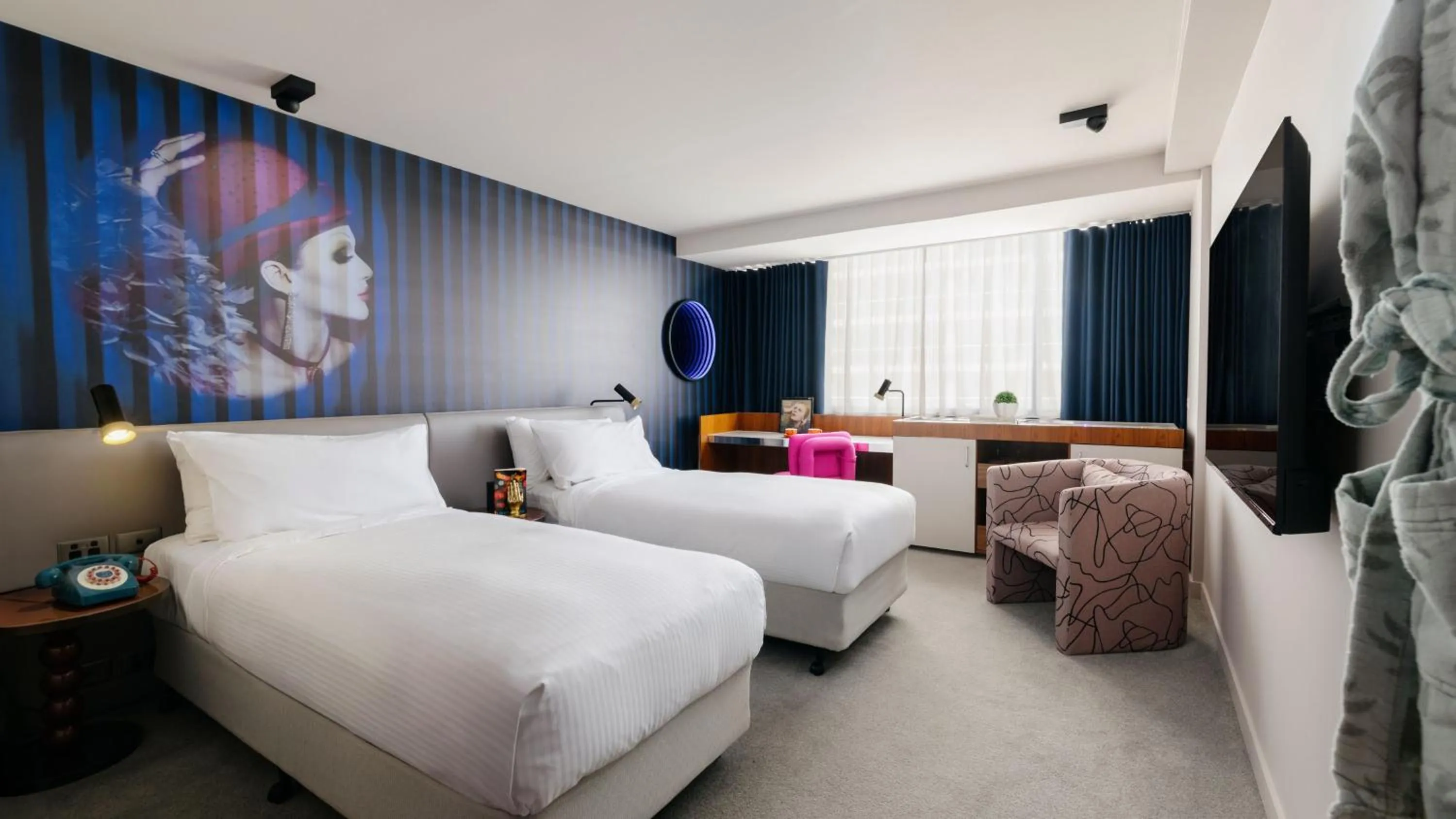 Photo of the whole room, Bed in Hotel Indigo Sydney Potts Point by IHG