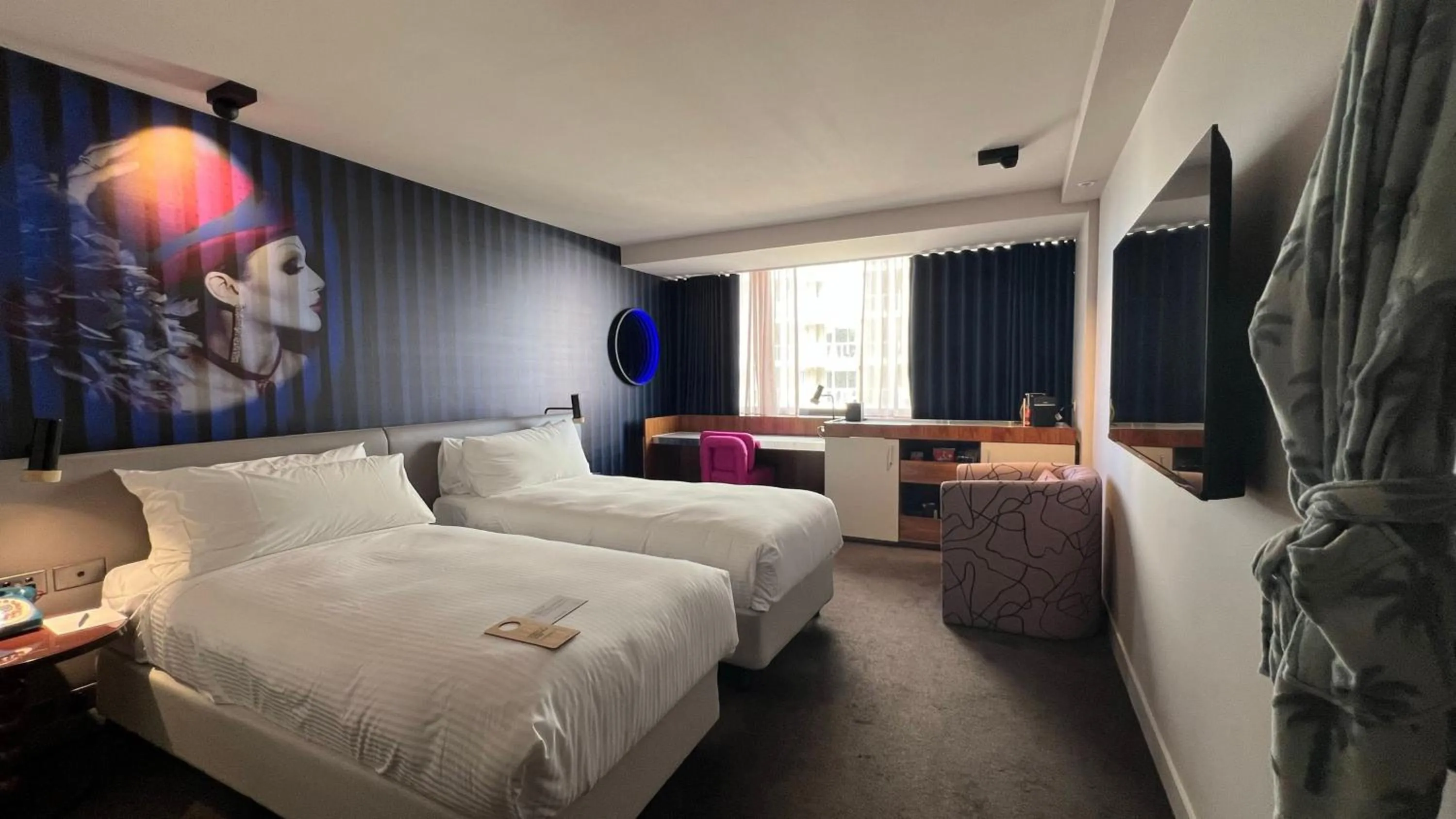 Photo of the whole room, Bed in Hotel Indigo Sydney Potts Point by IHG
