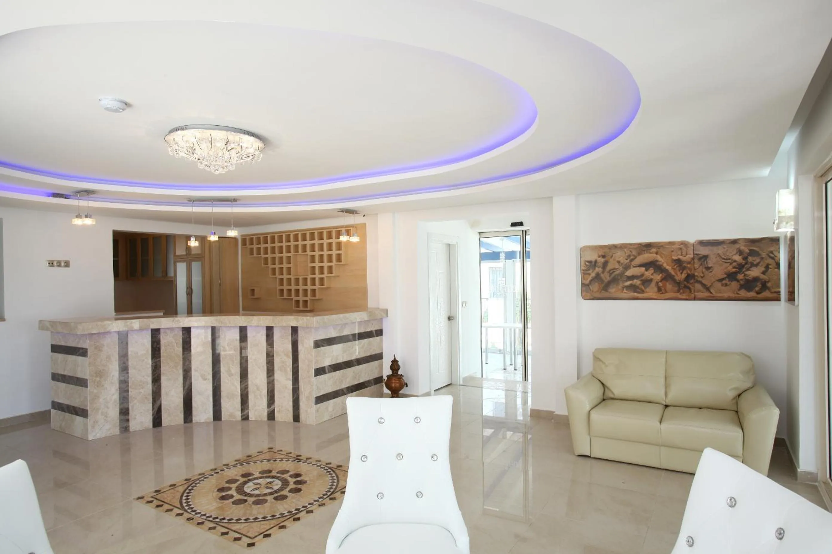 Lobby or reception in Delfi Hotel Spa & Wellness Center